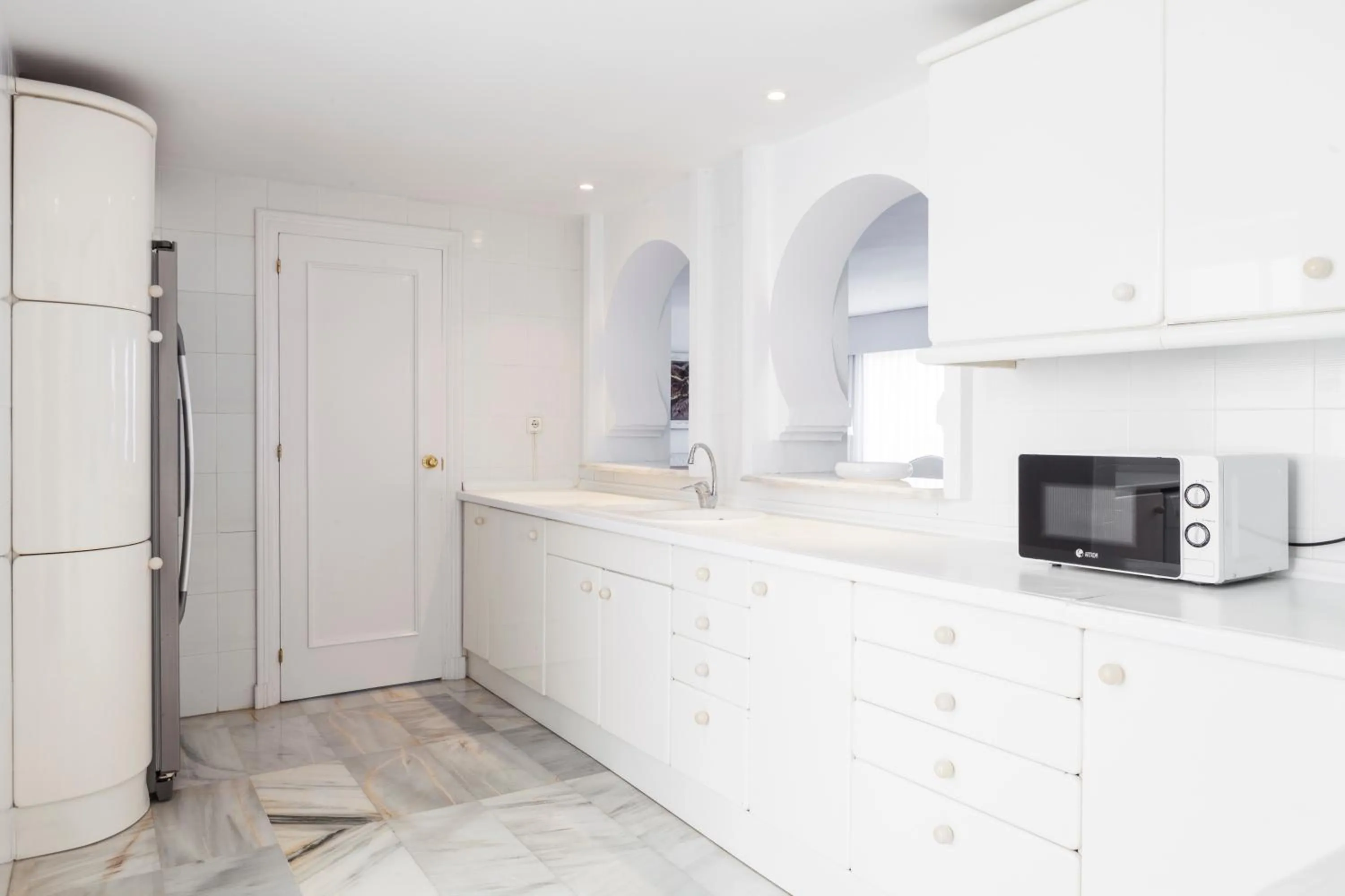 Kitchen or kitchenette in Hotel Suites Albayzin Del Mar