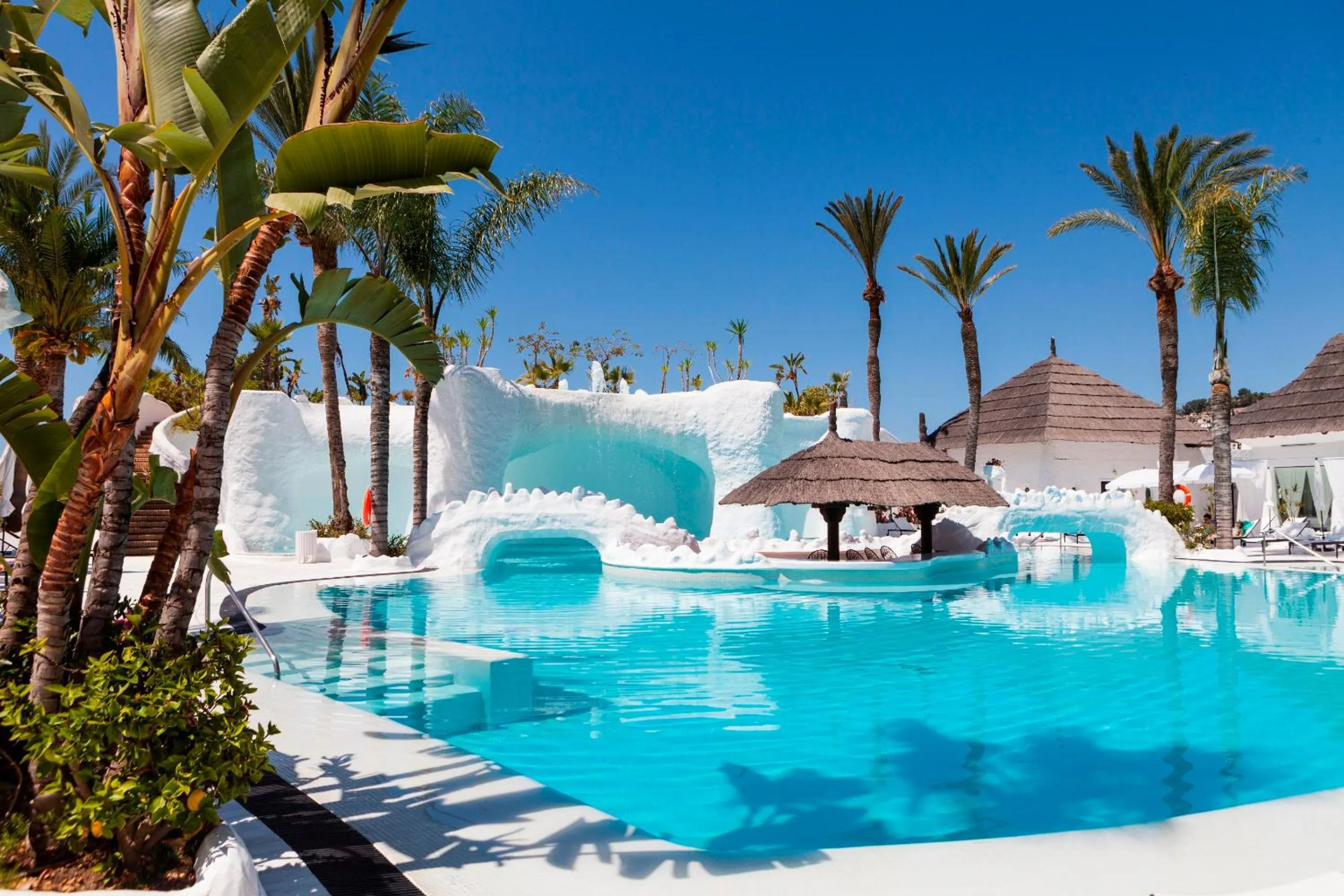 Swimming pool in Hotel Suites Albayzin Del Mar