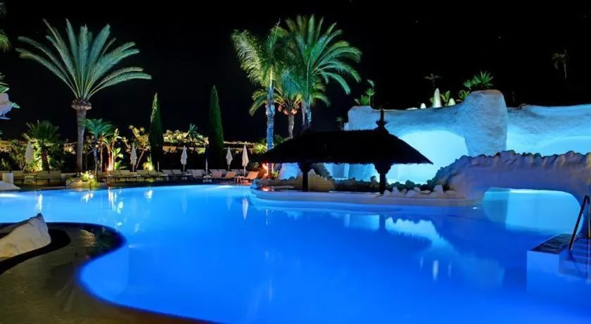 Swimming pool in Hotel Suites Albayzin Del Mar