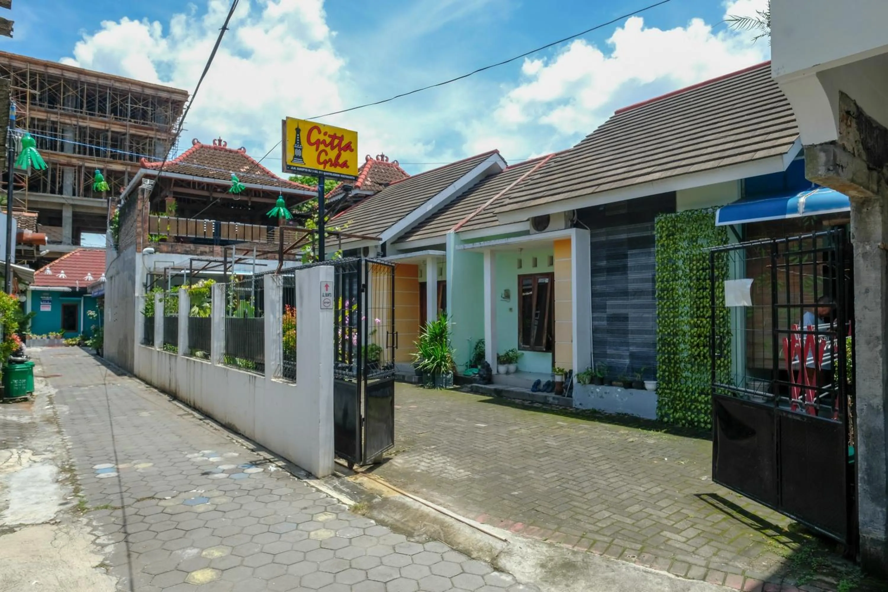 Facade/entrance in OYO 91803 Gita Graha Guest House Syariah