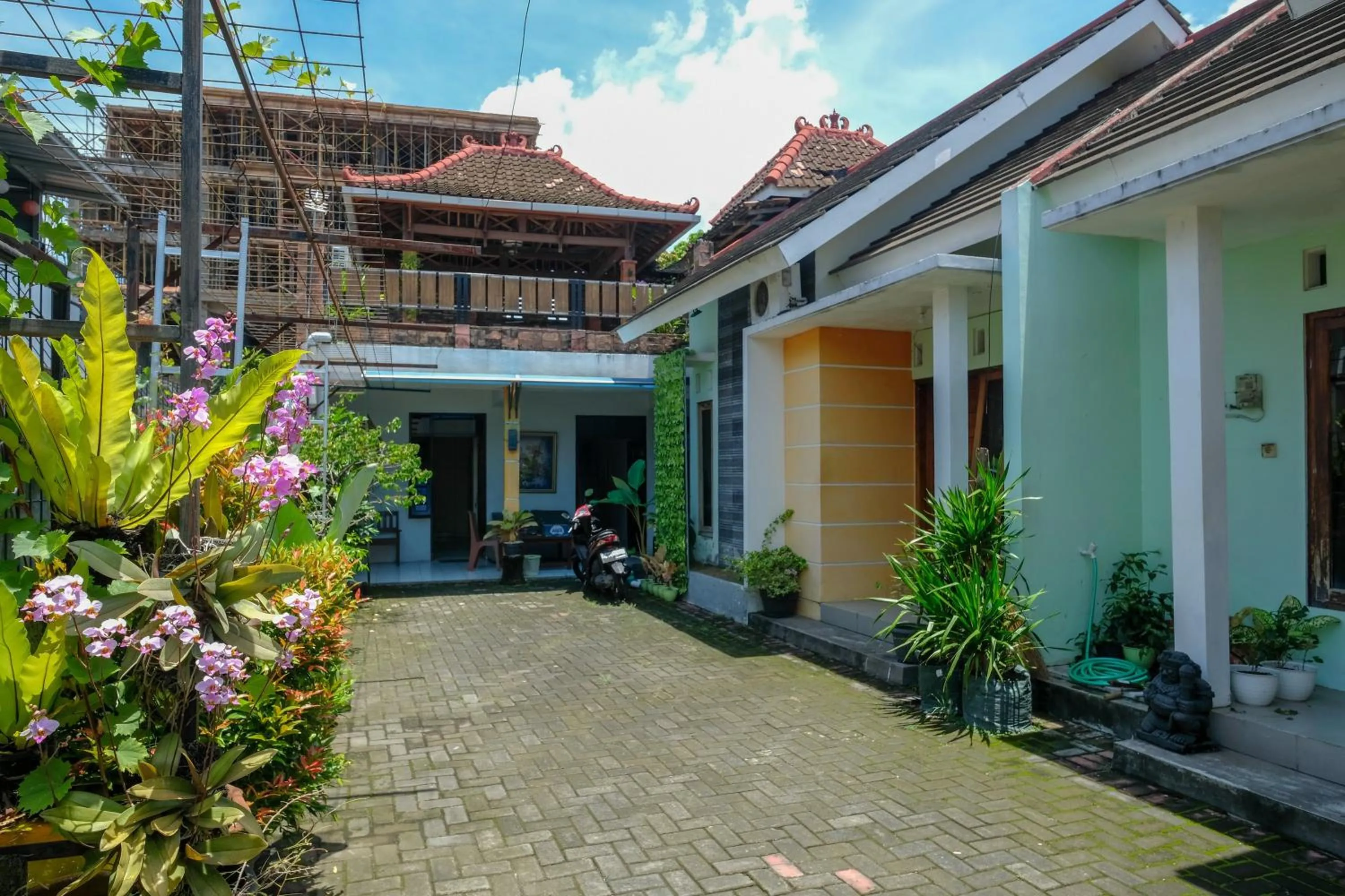 Facade/entrance in OYO 91803 Gita Graha Guest House Syariah