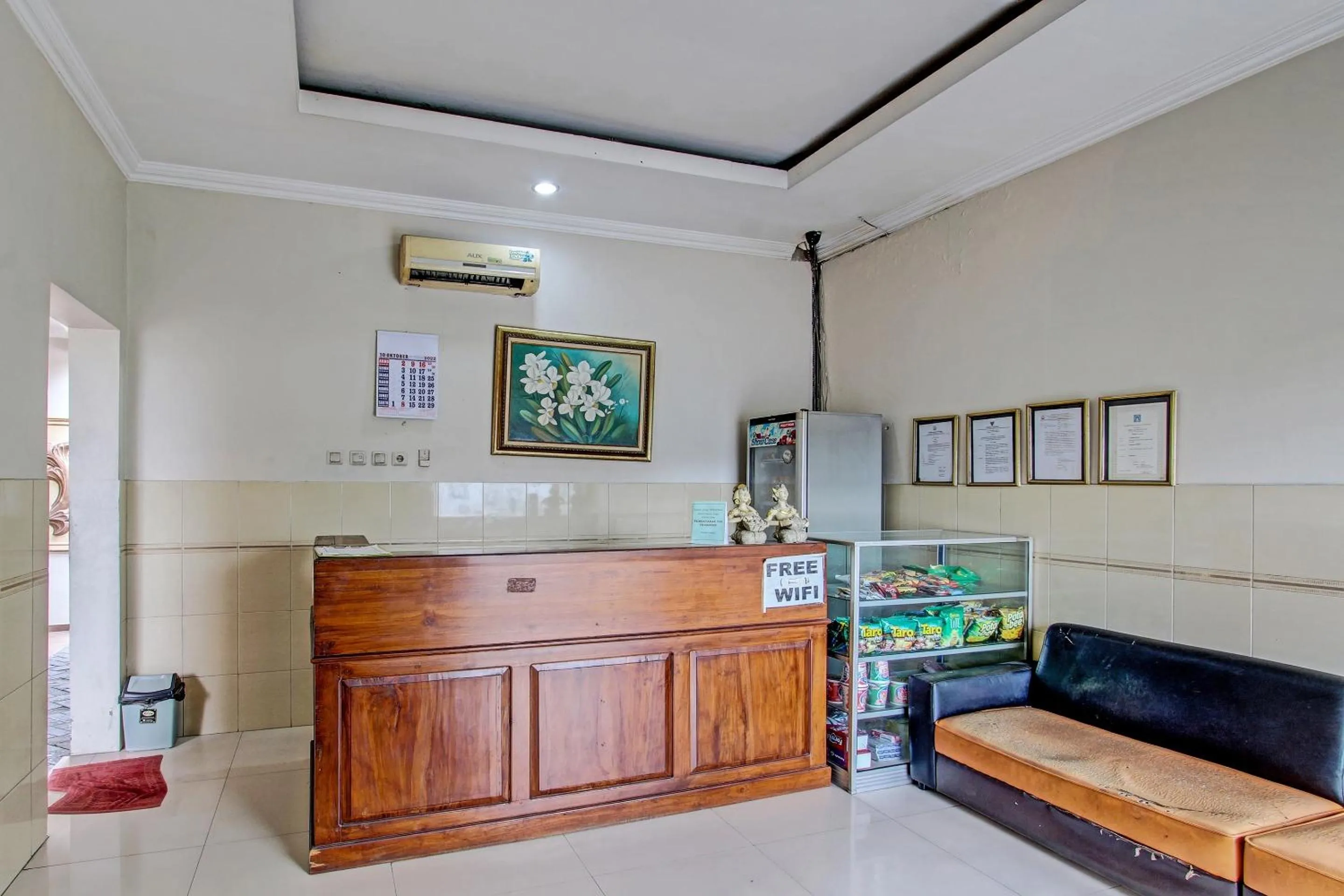 Lobby or reception in OYO 91785 Hotel Srikandi Kalasan