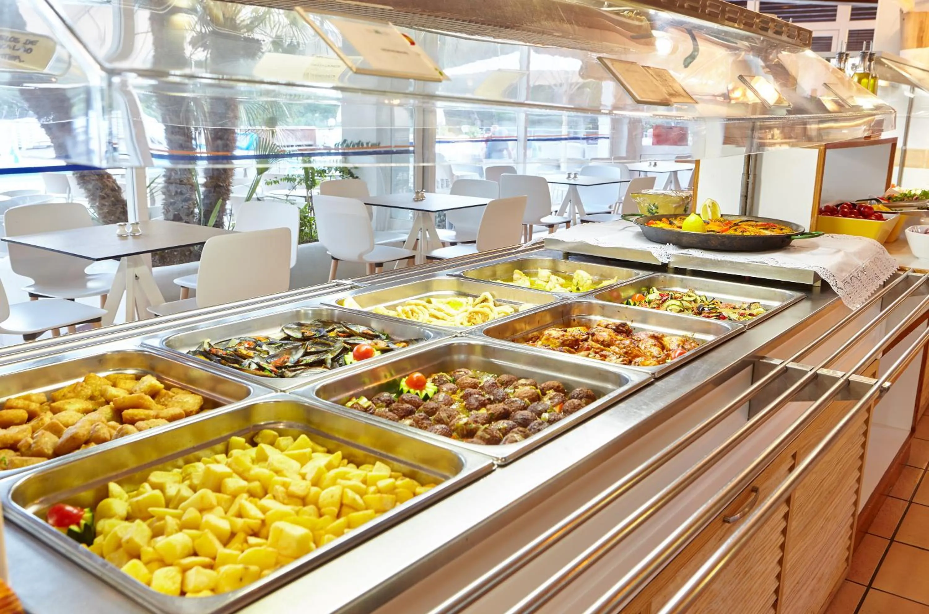 Food and drinks in Apartamentos San Miguel Park & Esmeralda Mar