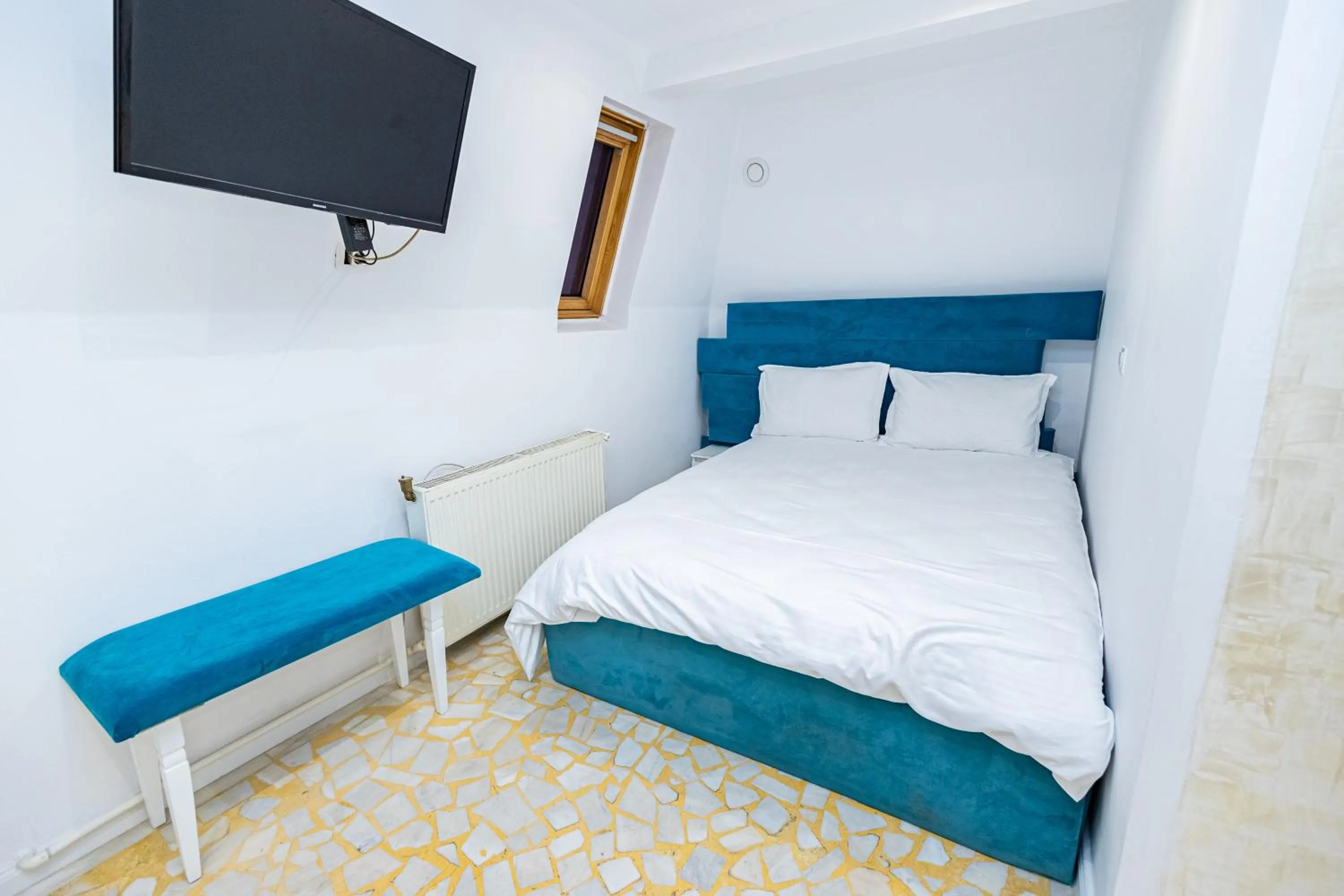 Bed in Pensiunea Ewo