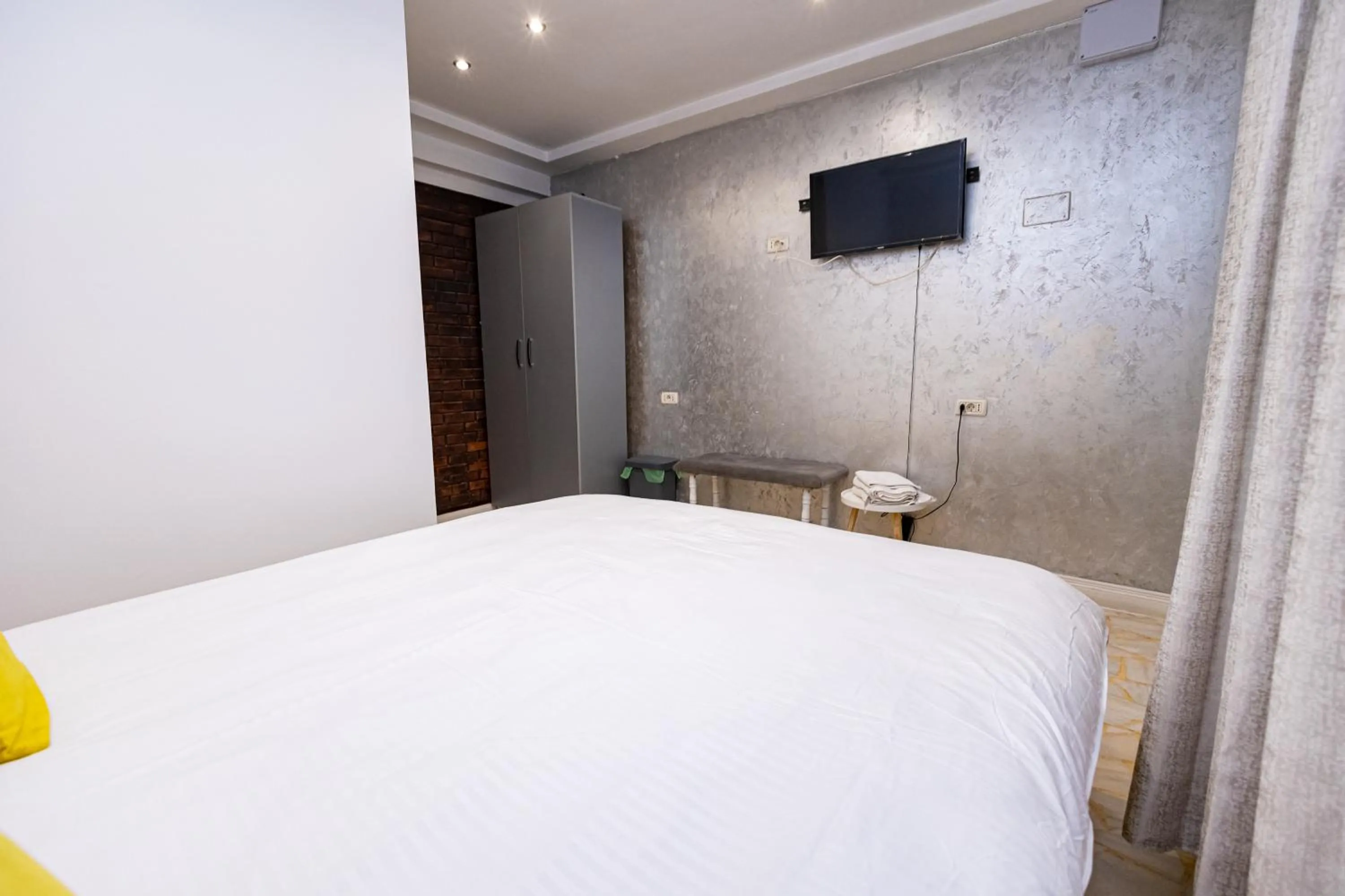 Bed in Pensiunea Ewo