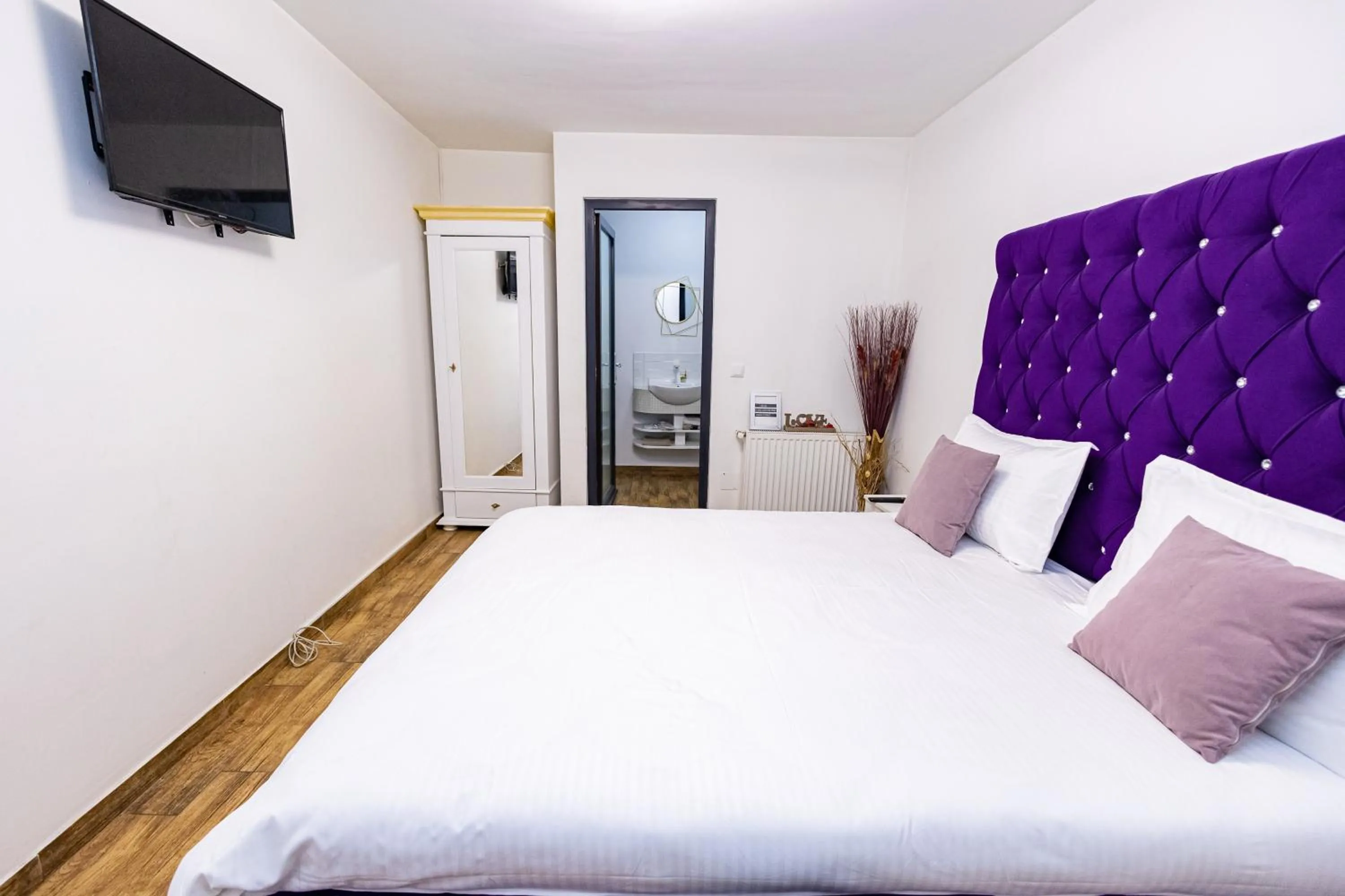 Bed in Pensiunea Ewo