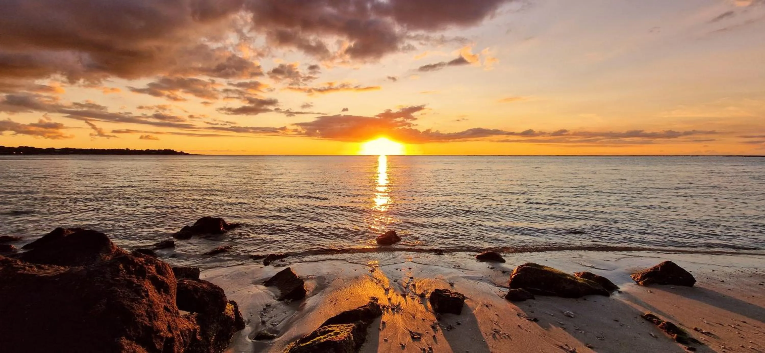 Sunset in La Maison de la plage - Guest House