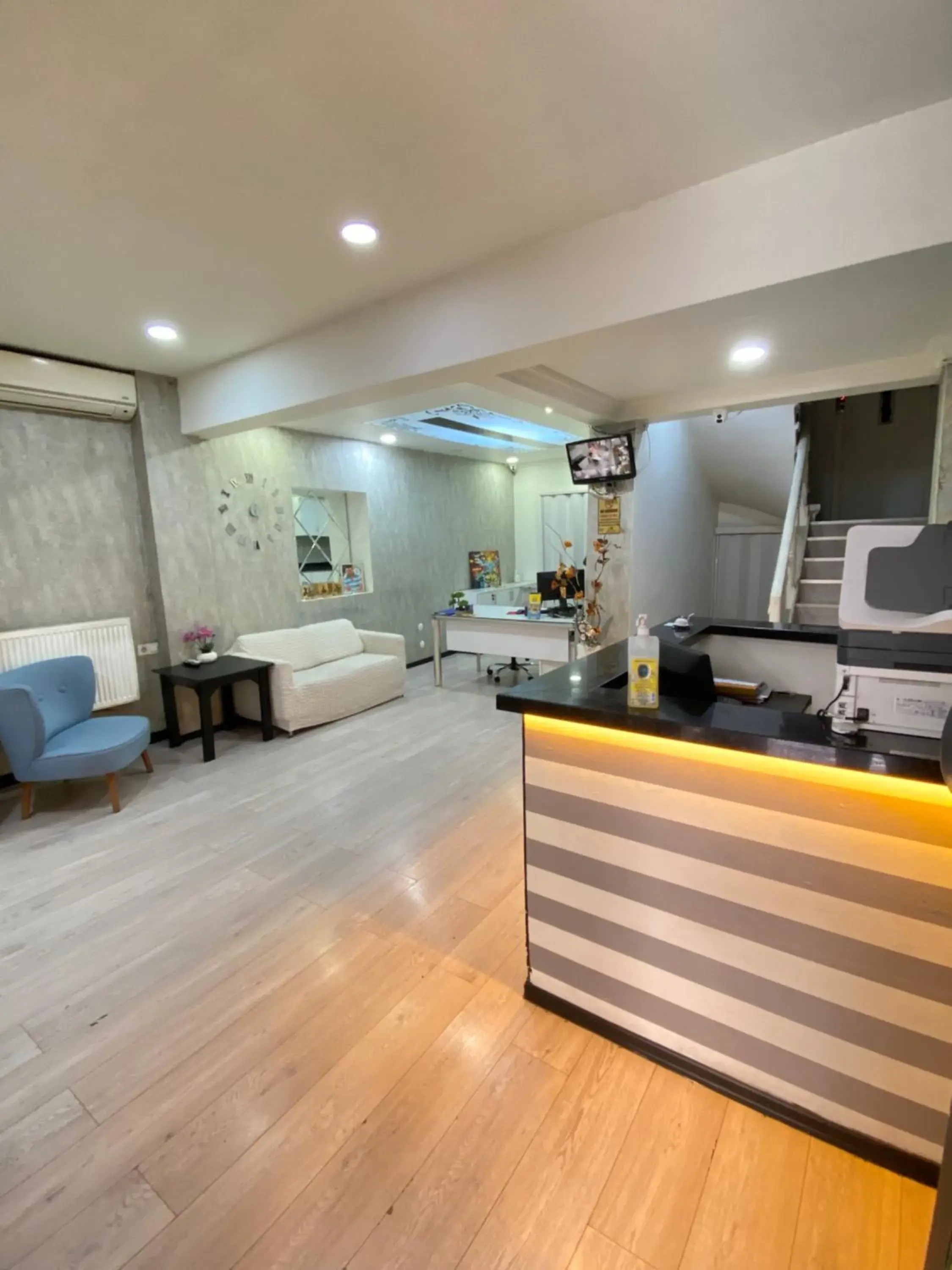 Lobby or reception in TAKSİM SEM HOTEL Lobby or reception in TAKSİM SEM HOTEL
