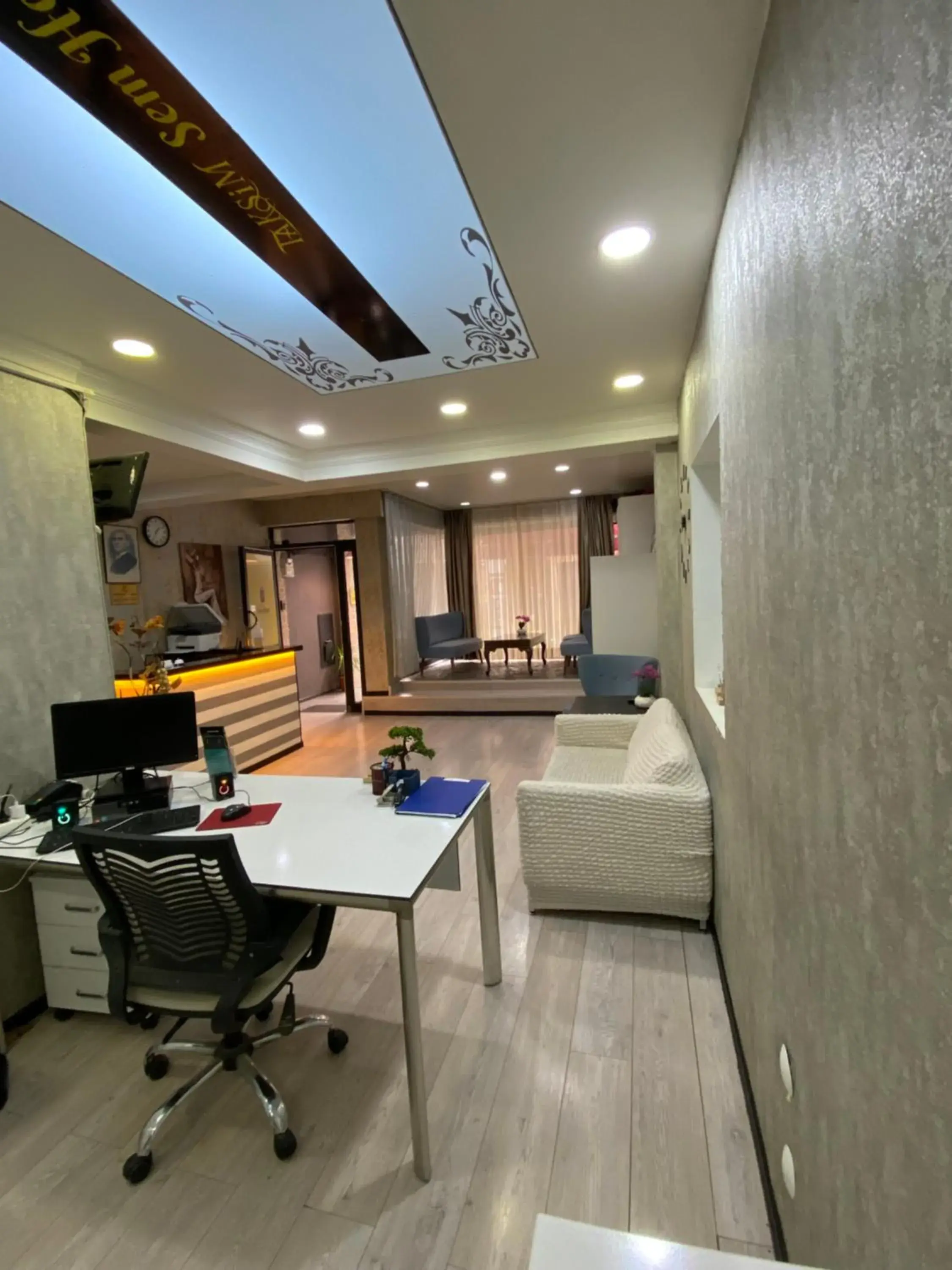 Lobby or reception in TAKSİM SEM HOTEL Lobby or reception in TAKSİM SEM HOTEL