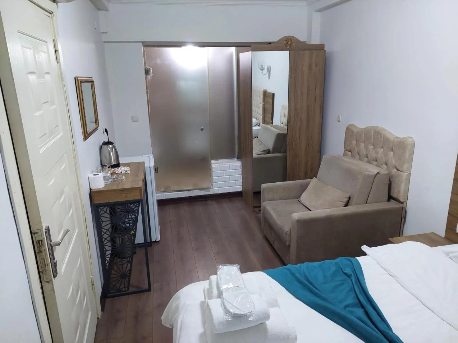 Seating area, Bed in TAKSİM SEM HOTEL