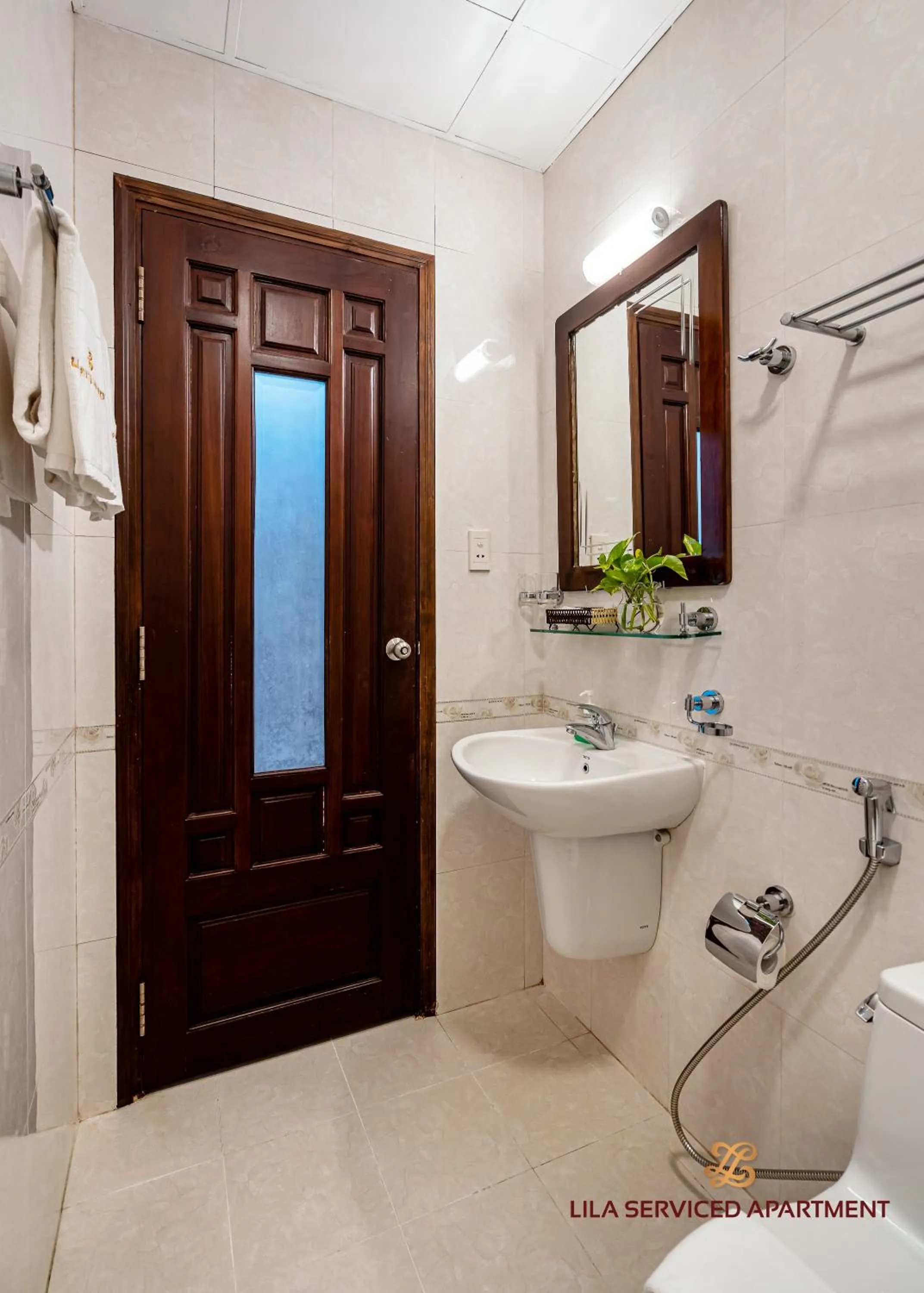 Toilet in LILA Hotel & Apartments