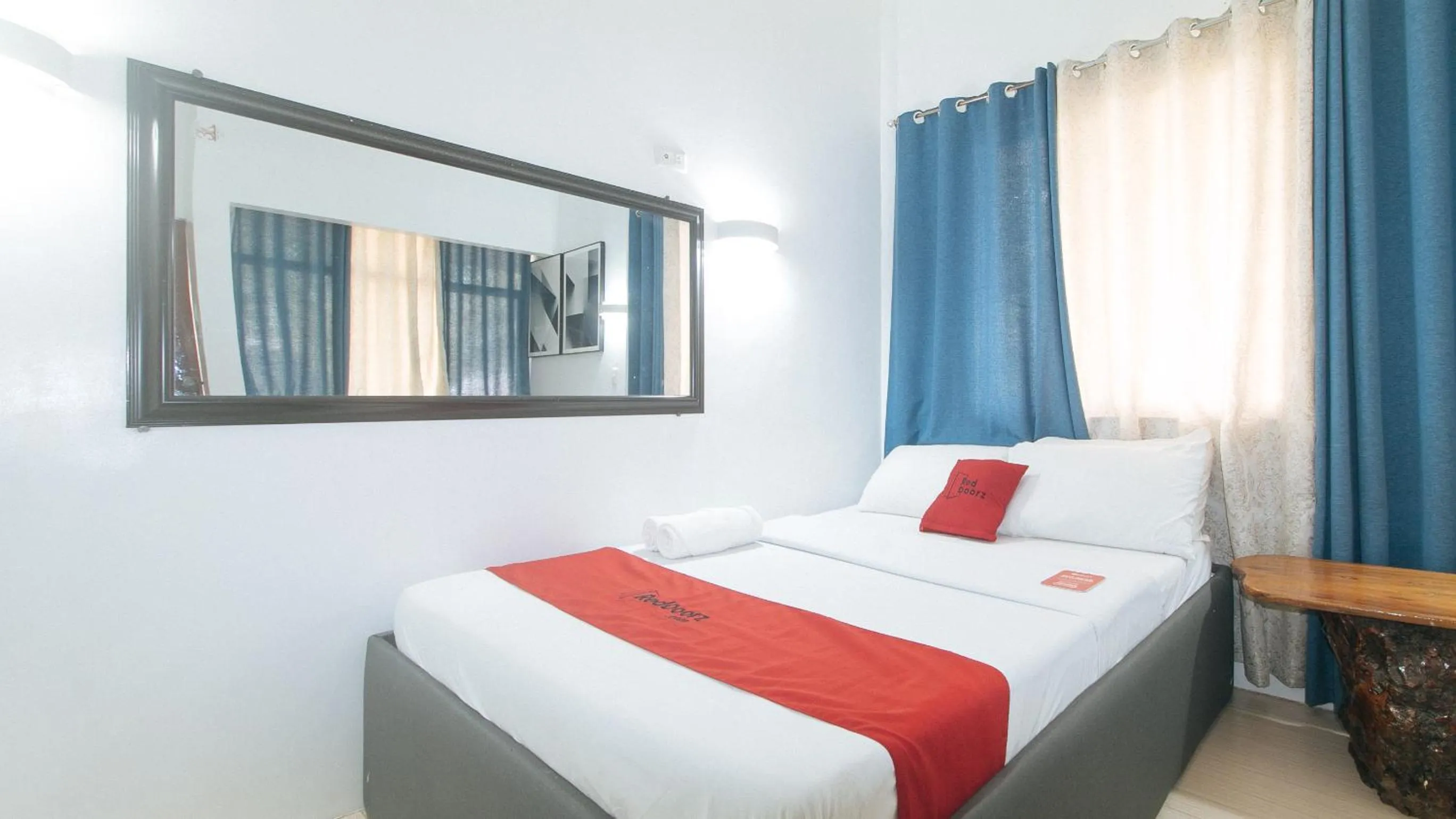 Bed in RedDoorz @ Marceily Point Resort Guimaras