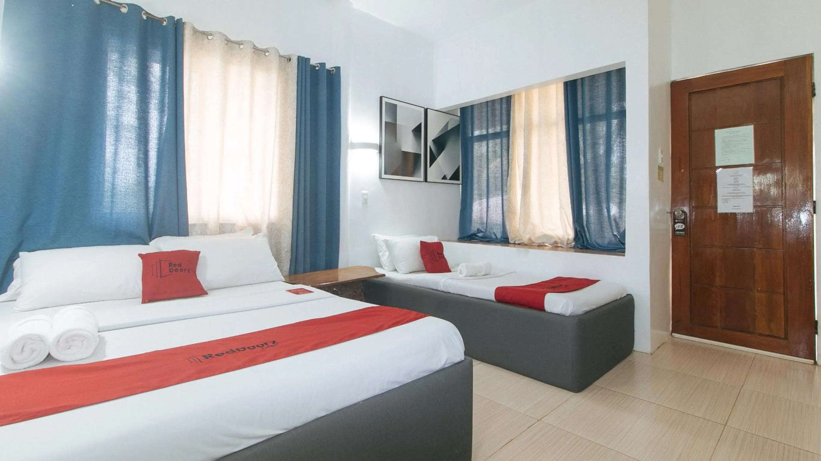 Bed in RedDoorz @ Marceily Point Resort Guimaras
