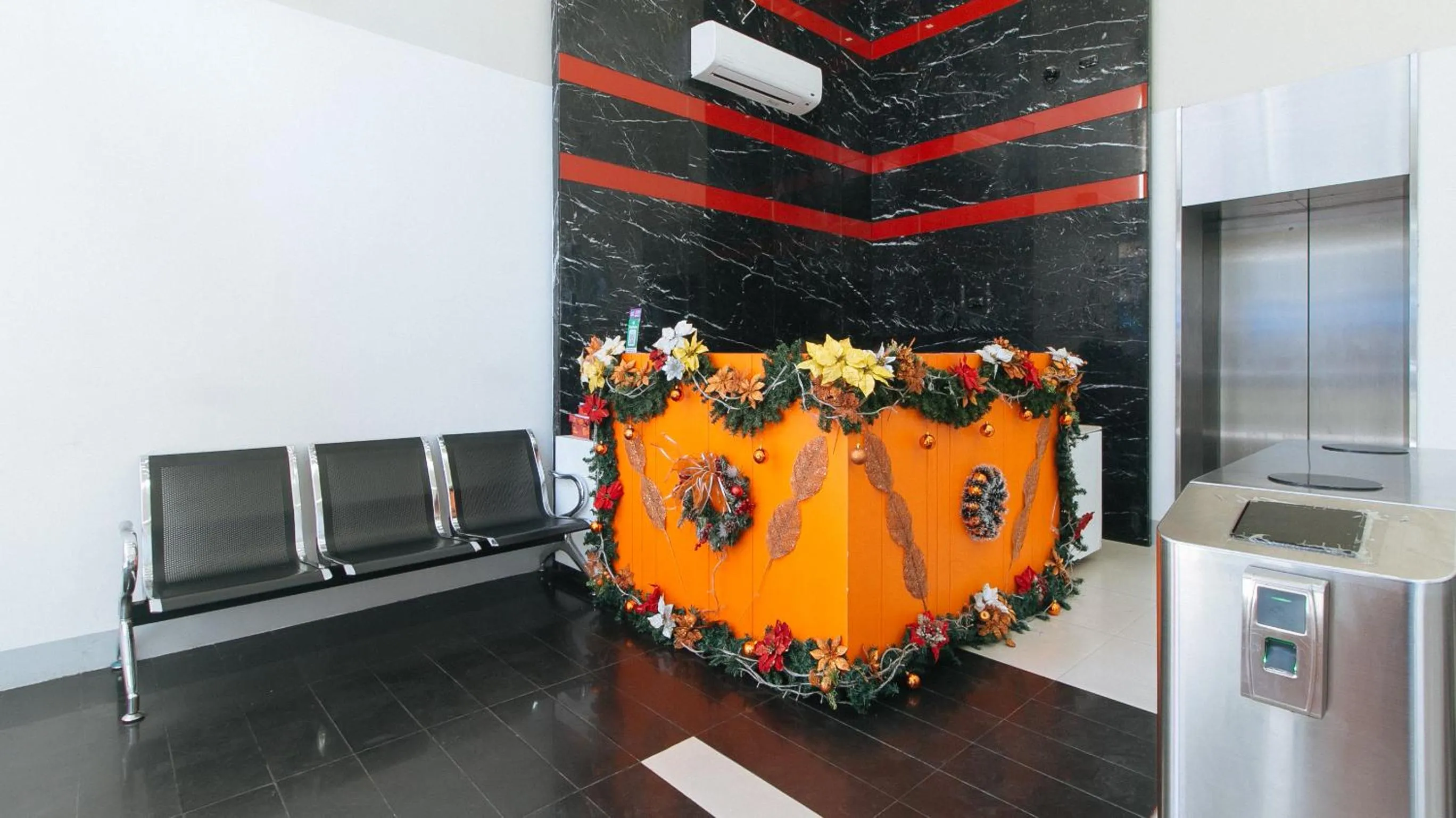 Lobby or reception in RedDoorz Plus near Nakpil St Taft Avenue