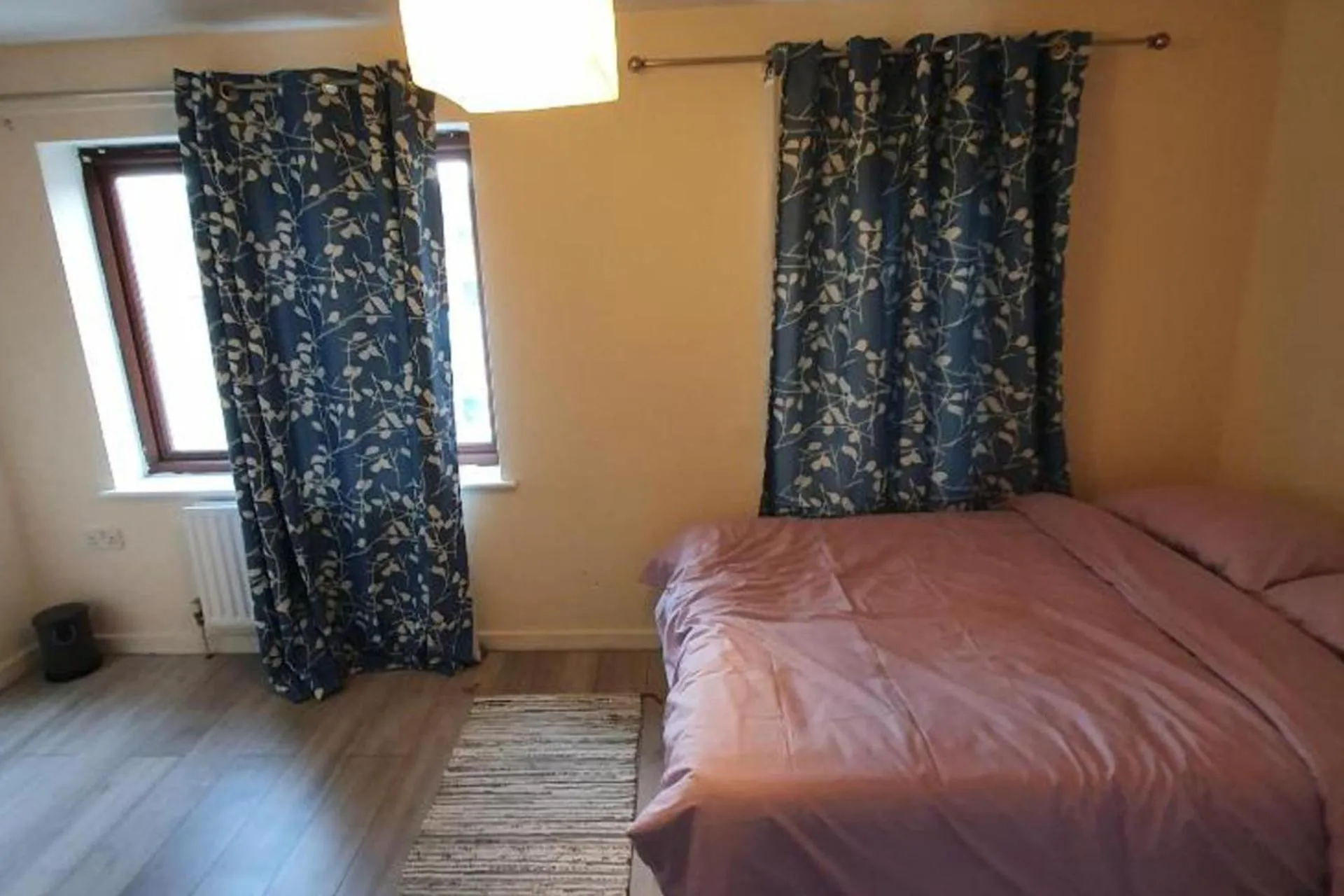 4 Bed House Sleeps 12 - Private Garden - Parking