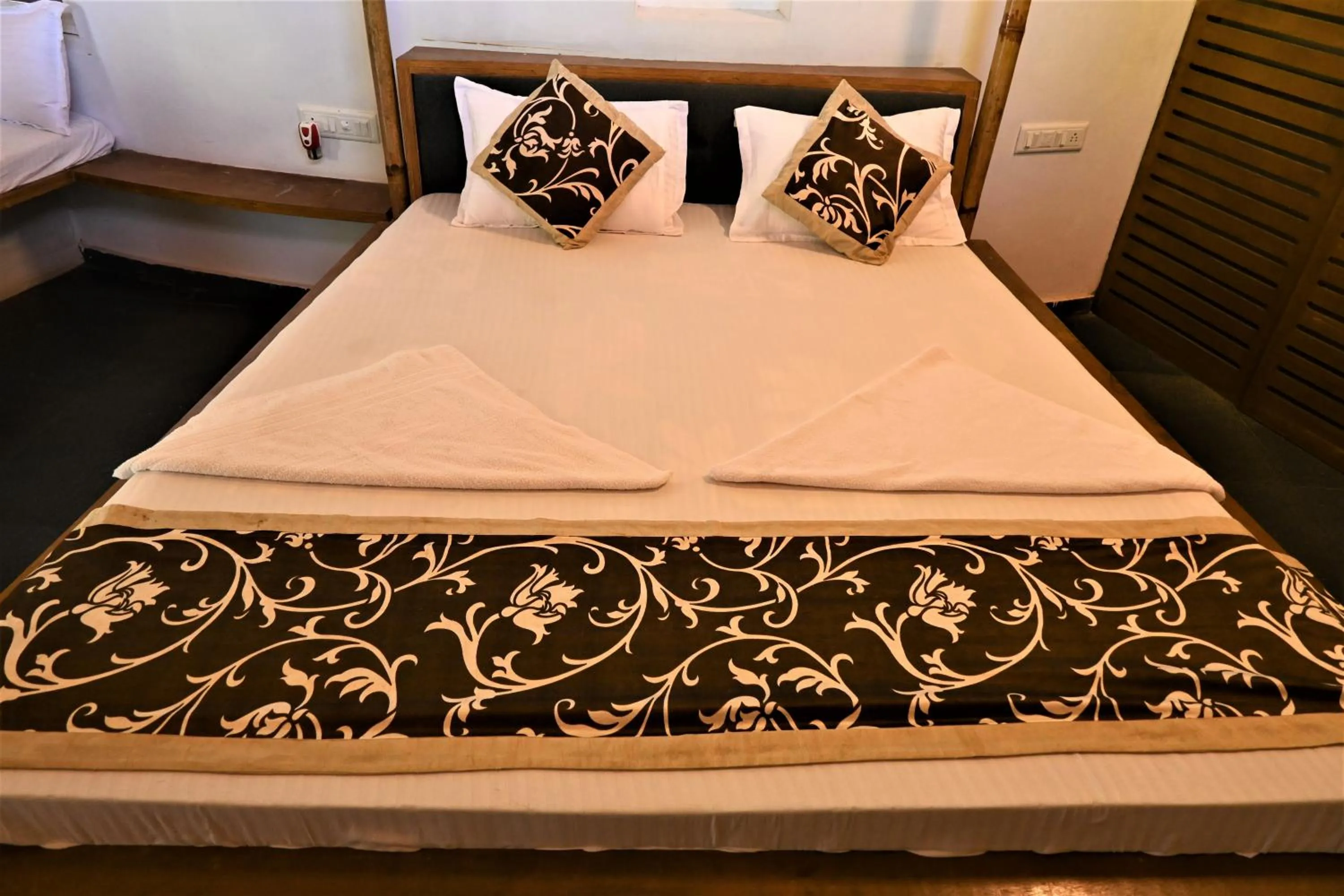 Bed in Amraness Luxury Resort Sasan Gir