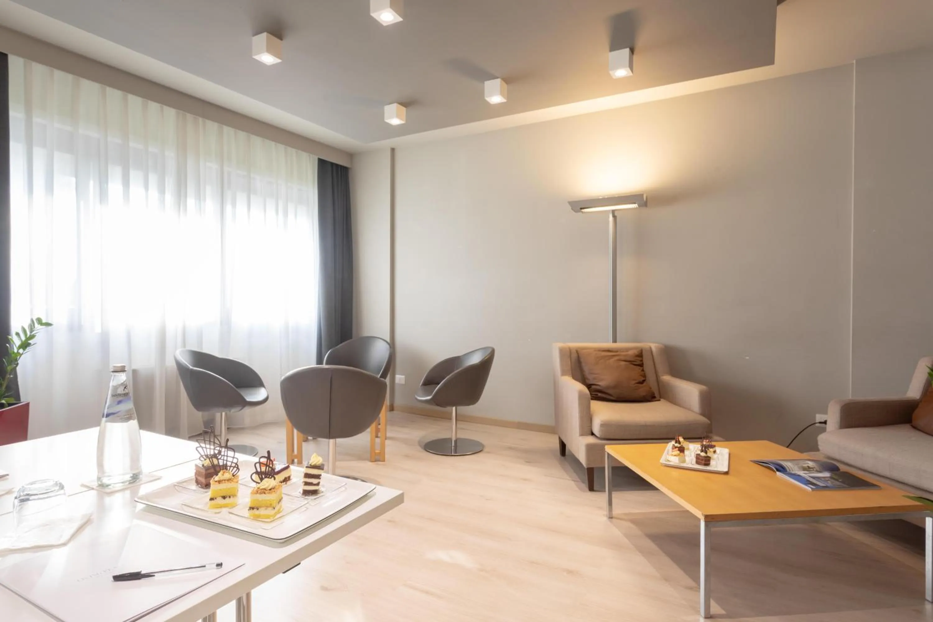 Business facilities in Living Place Hotel