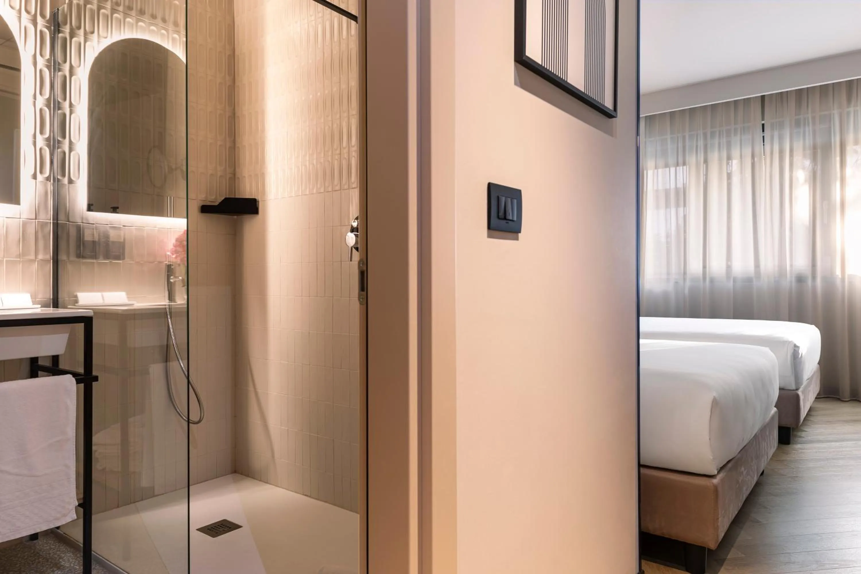 Bathroom, Bed in Living Place Hotel