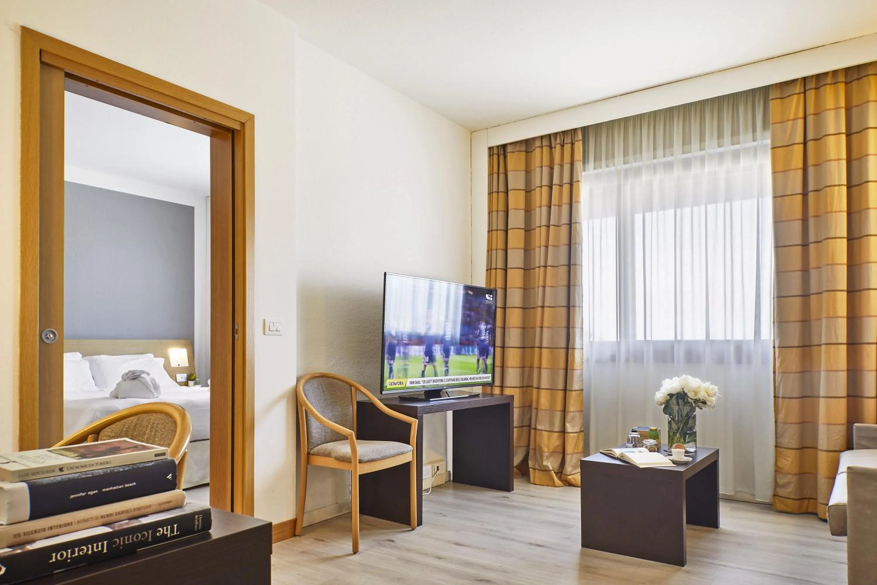 Living room, Bed in Living Place Hotel