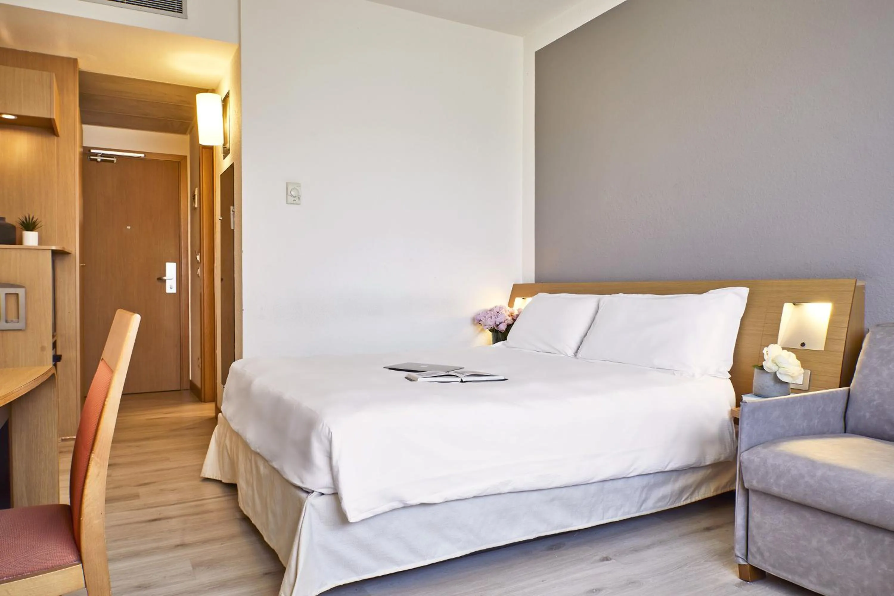 Bedroom, Bed in Living Place Hotel