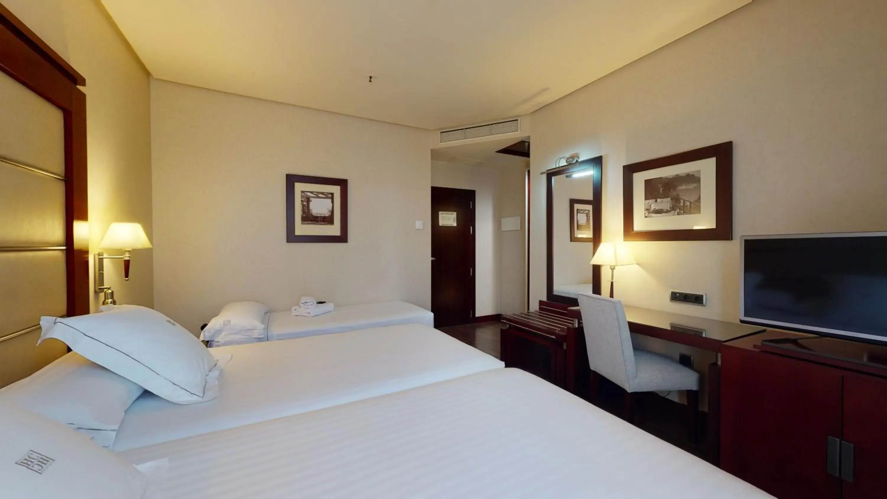 Bedroom, Bed in Hotel Valencia Center Bedroom, Bed in Hotel Valencia Center