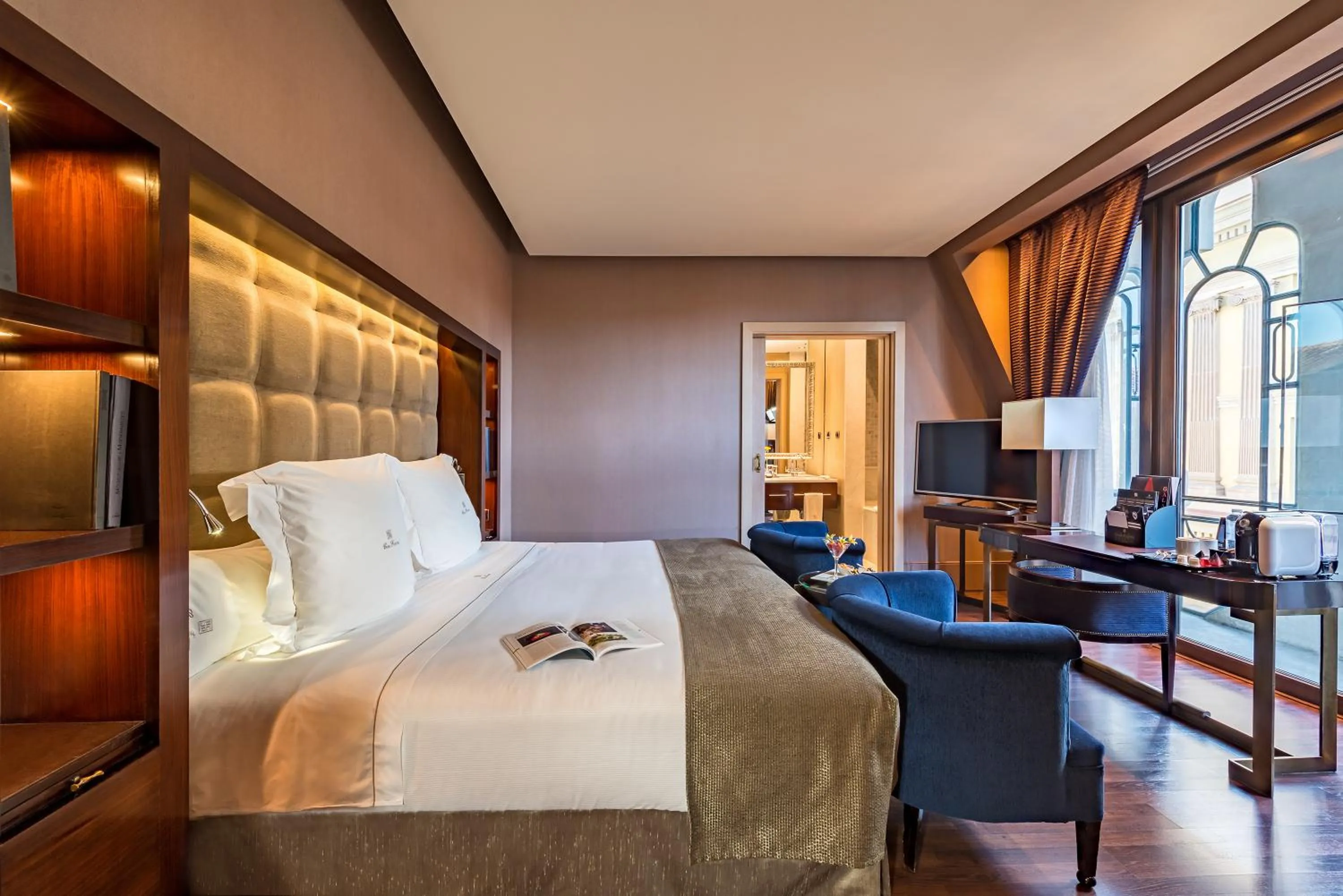 Photo of the whole room, Bed in Hotel Casa Fuster G.L Monumento