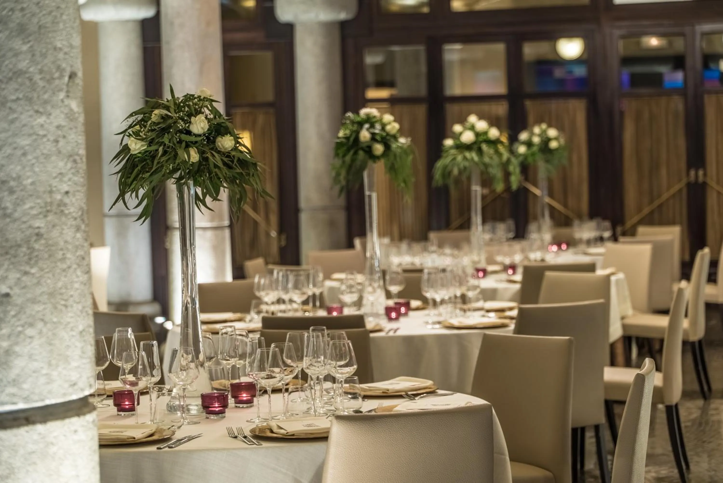 Restaurant/places to eat in Hotel Casa Fuster G.L Monumento