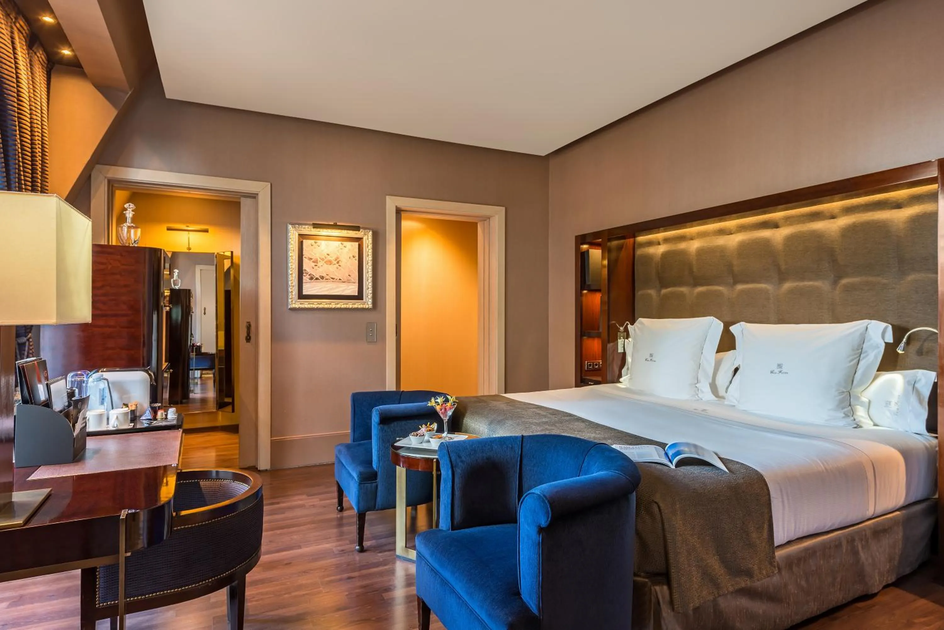 Photo of the whole room, Bed in Hotel Casa Fuster G.L Monumento