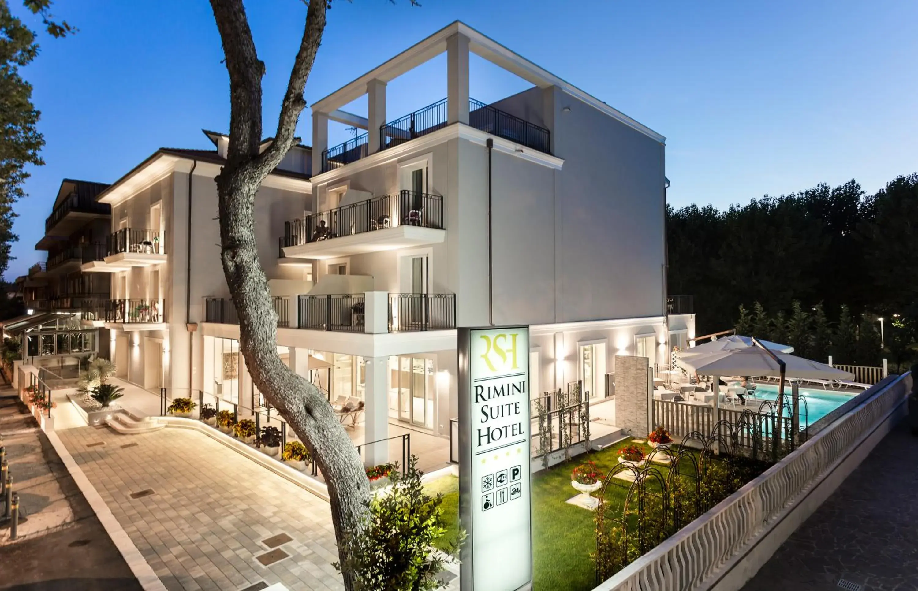 Property building in Rimini Suite Hotel Property building in Rimini Suite Hotel