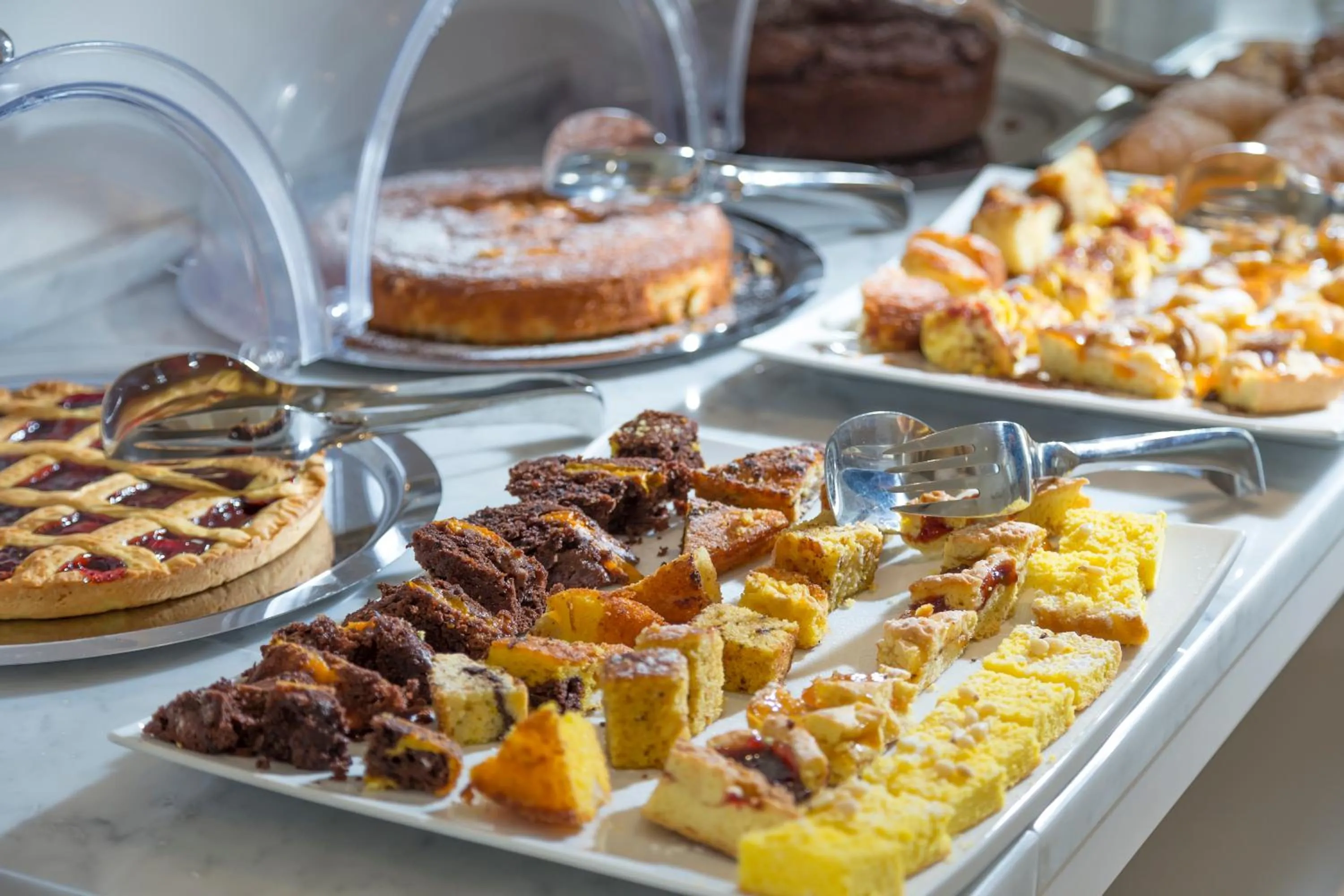 Restaurant/places to eat in Rimini Suite Hotel