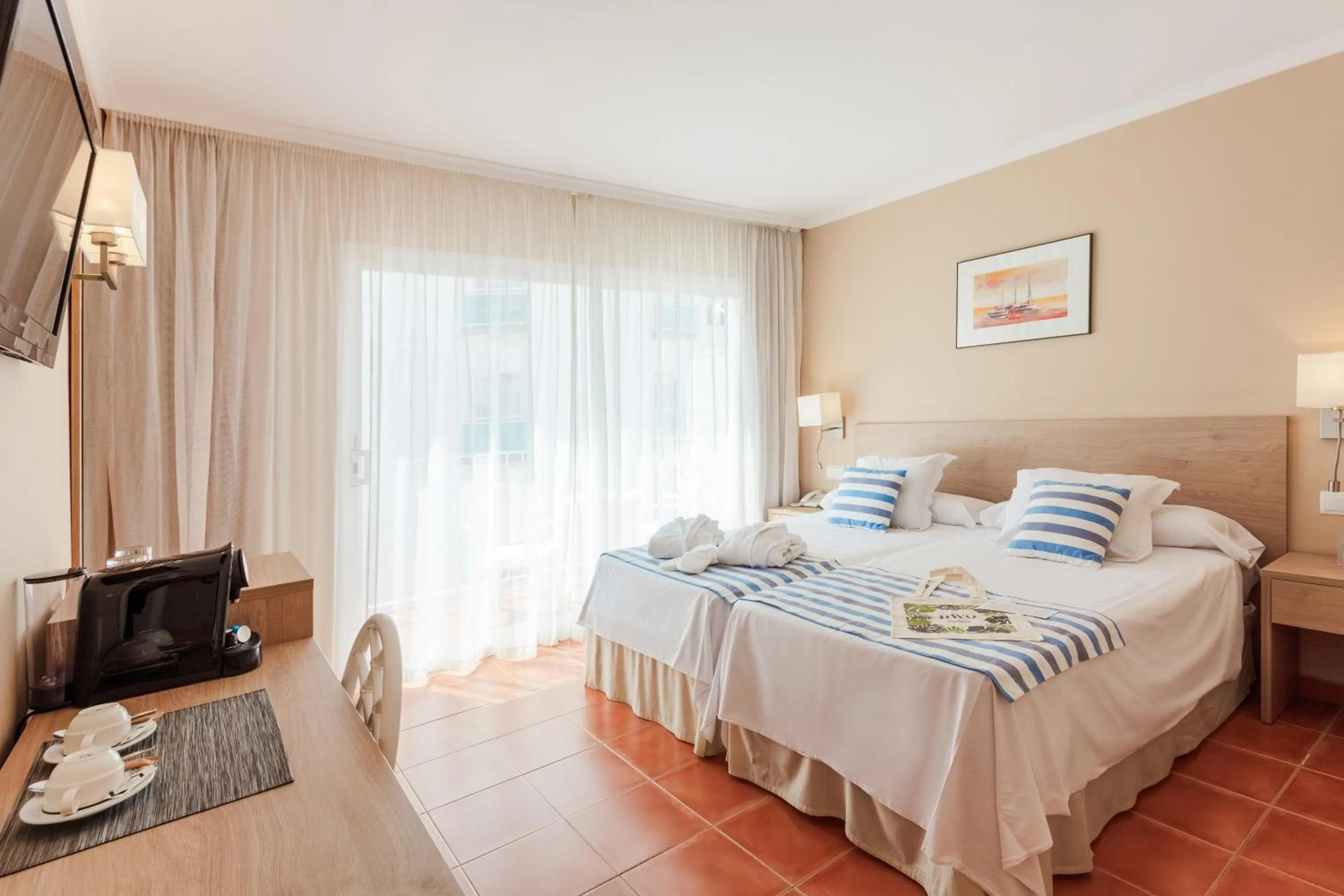 Bedroom, Bed in DWO Les Palmeres