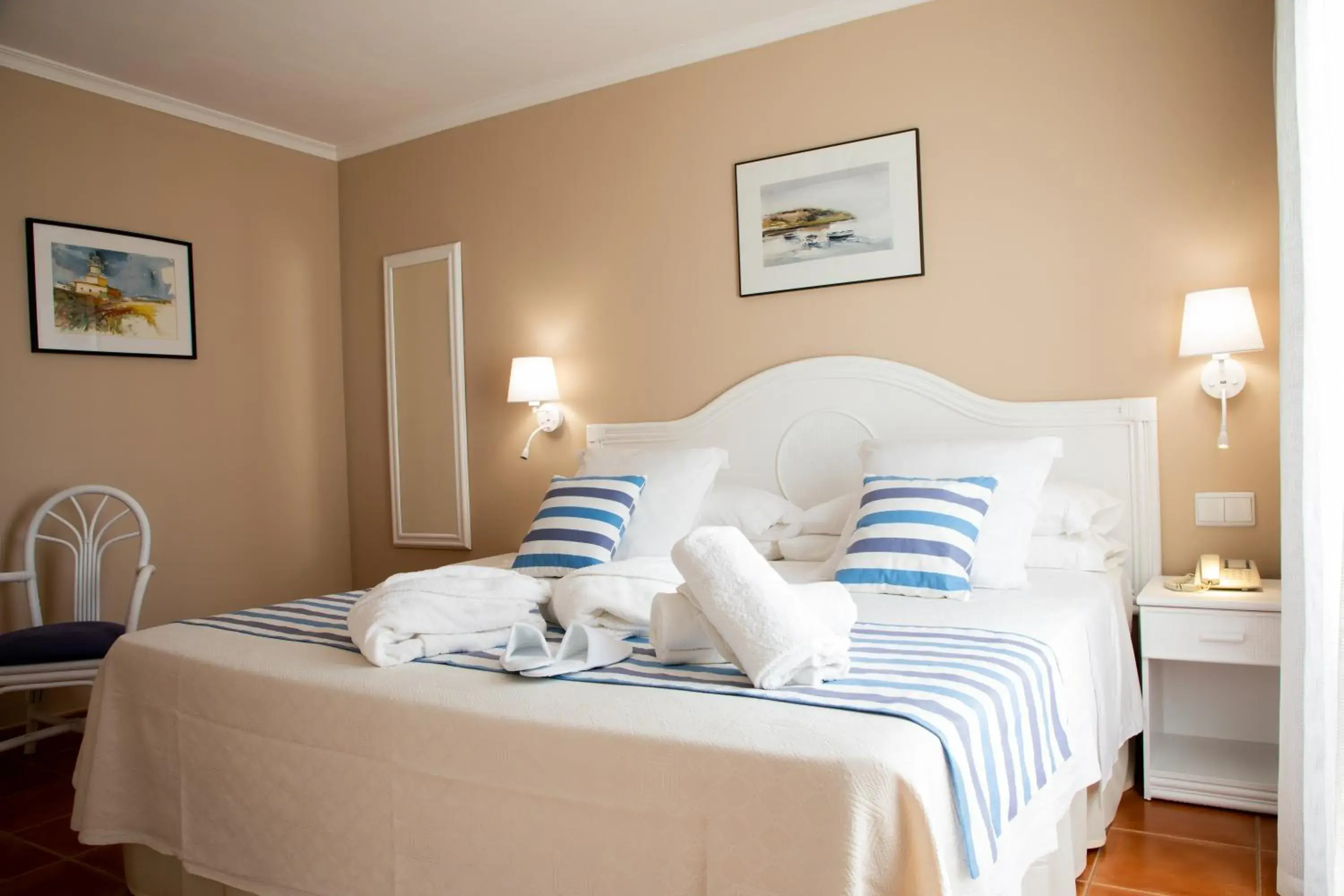 Bathroom, Bed in DWO Les Palmeres Bathroom, Bed in DWO Les Palmeres