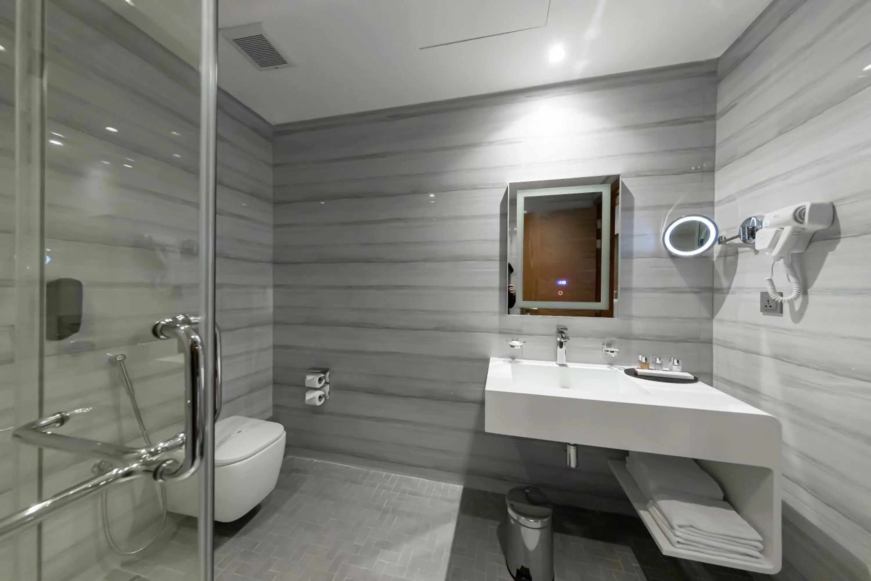 Shower in Boudl Al Sulimanyah