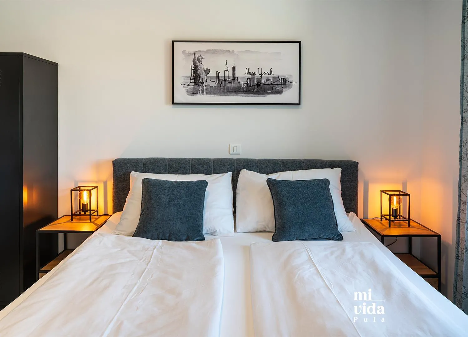 Bedroom, Bed in Seaside view - Family & Friends Apartment