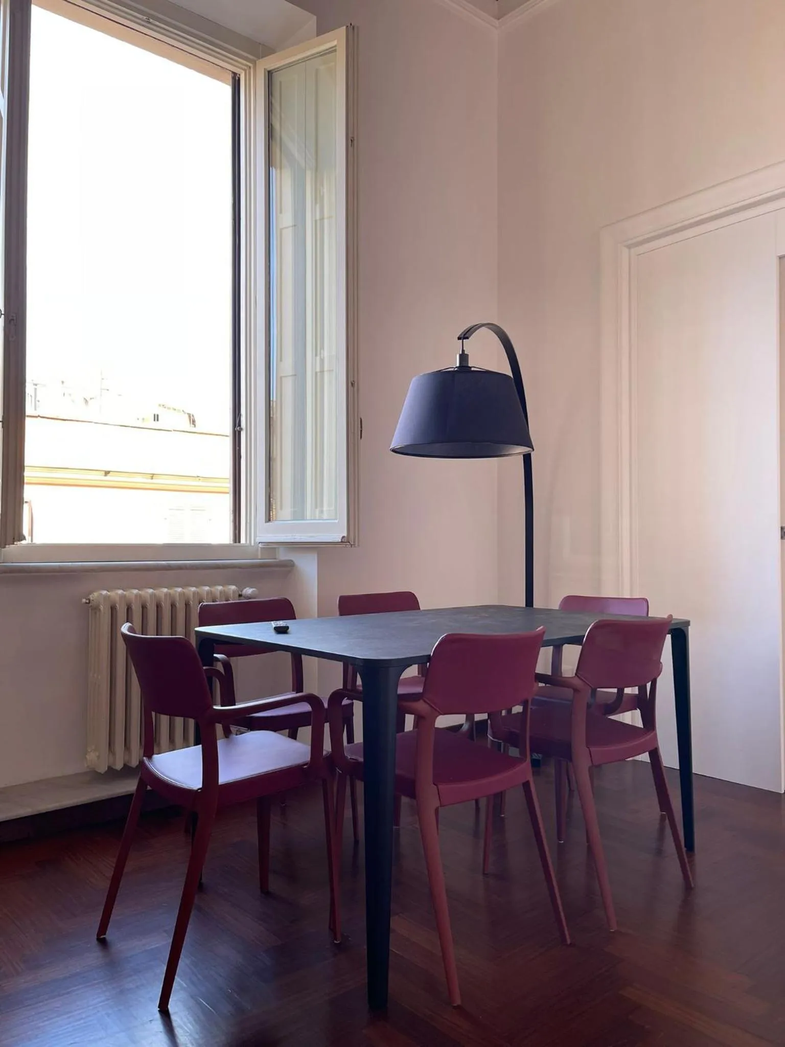 Communal lounge/ TV room in LUCIANO MONTI APARTMENT