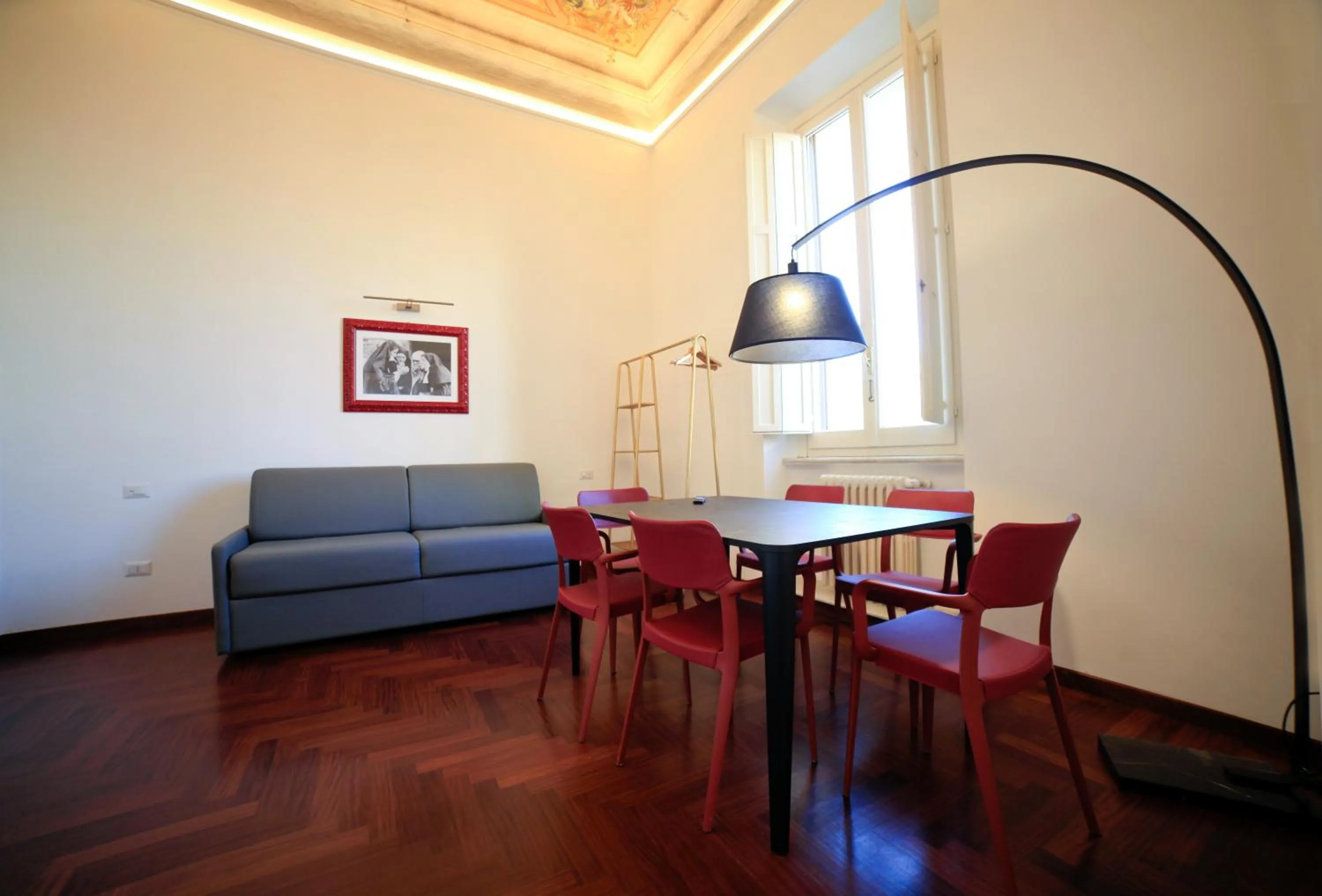 Communal lounge/ TV room in LUCIANO MONTI APARTMENT