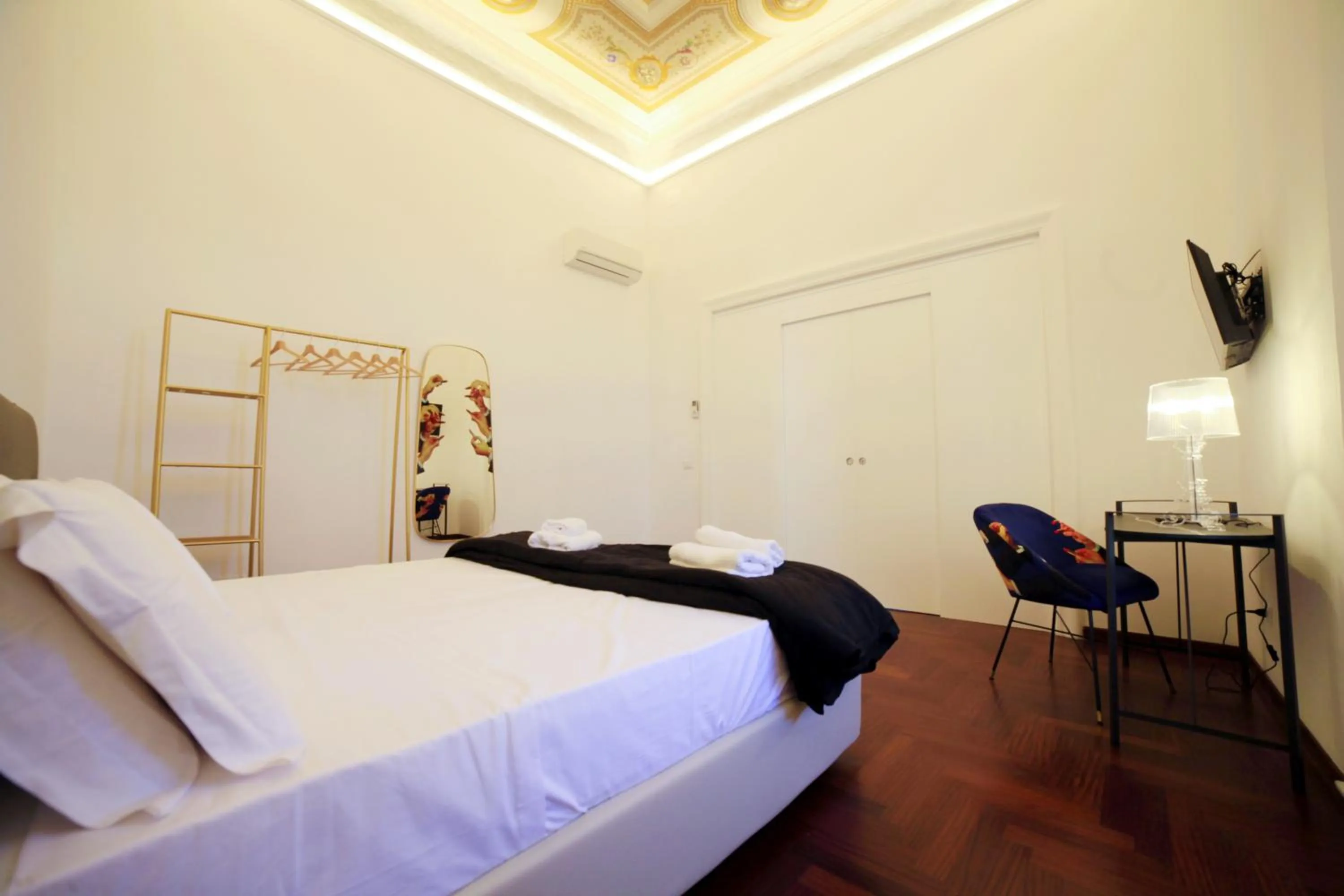 Bedroom, Bed in LUCIANO MONTI APARTMENT