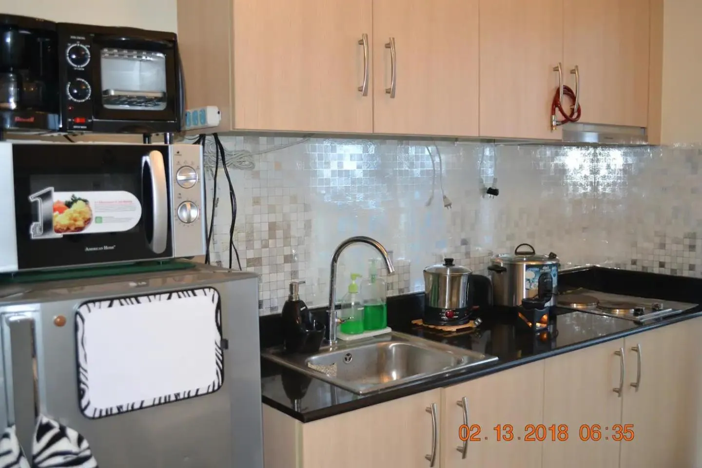 Staycation at Tagaytay 1733 Wind Residences with Taal Lake view WIFI and free parking