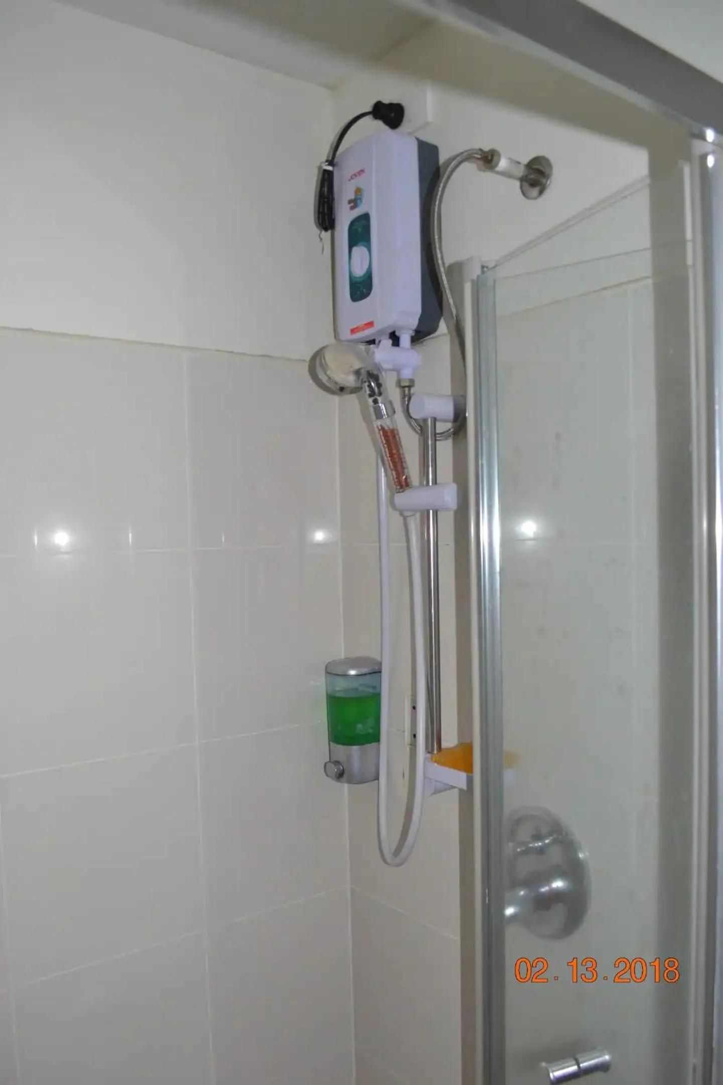 Staycation at Tagaytay 1733 Wind Residences with Taal Lake view WIFI and free parking