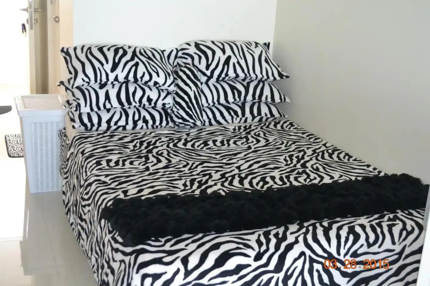 Staycation at Tagaytay 1733 Wind Residences with Taal Lake view WIFI and free parking