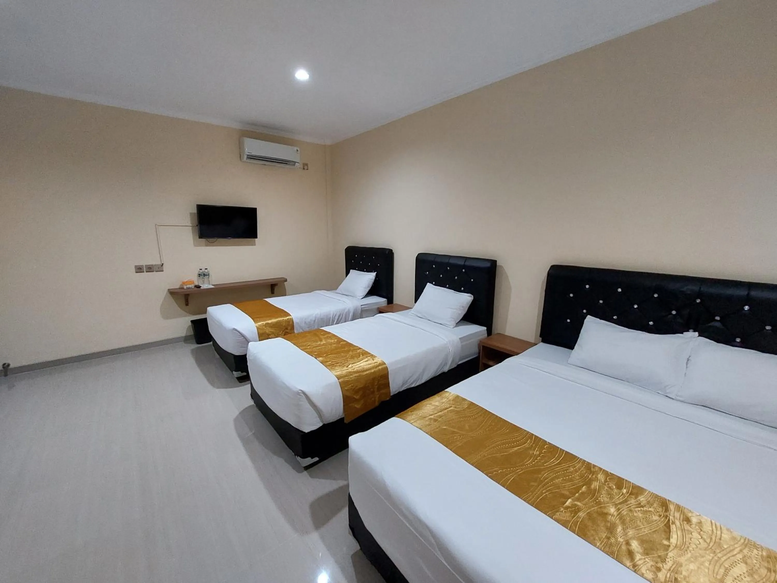 Bed in Harmony Inn Belitung - City Hotel
