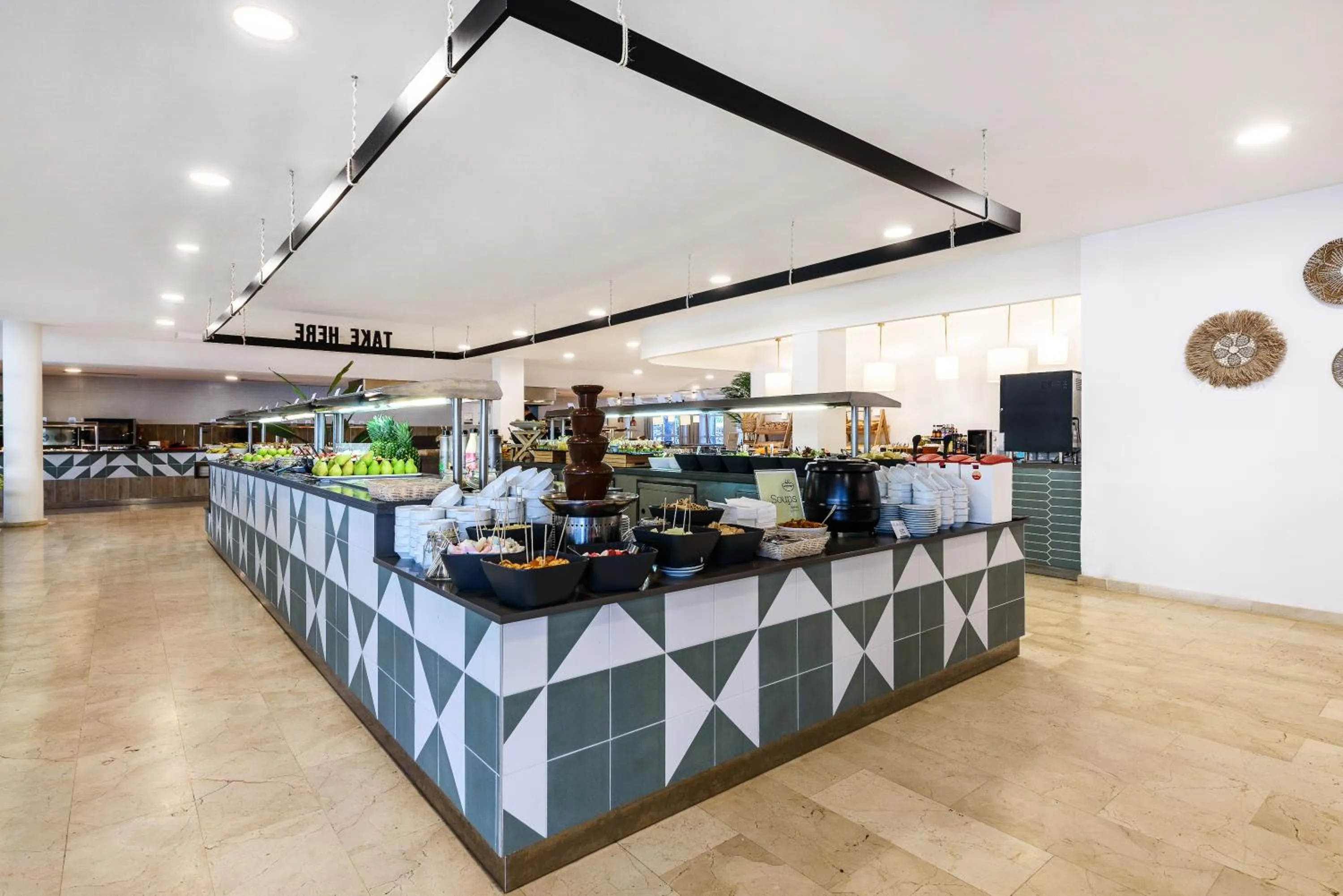 Food in FERGUS Club Palmanova Park