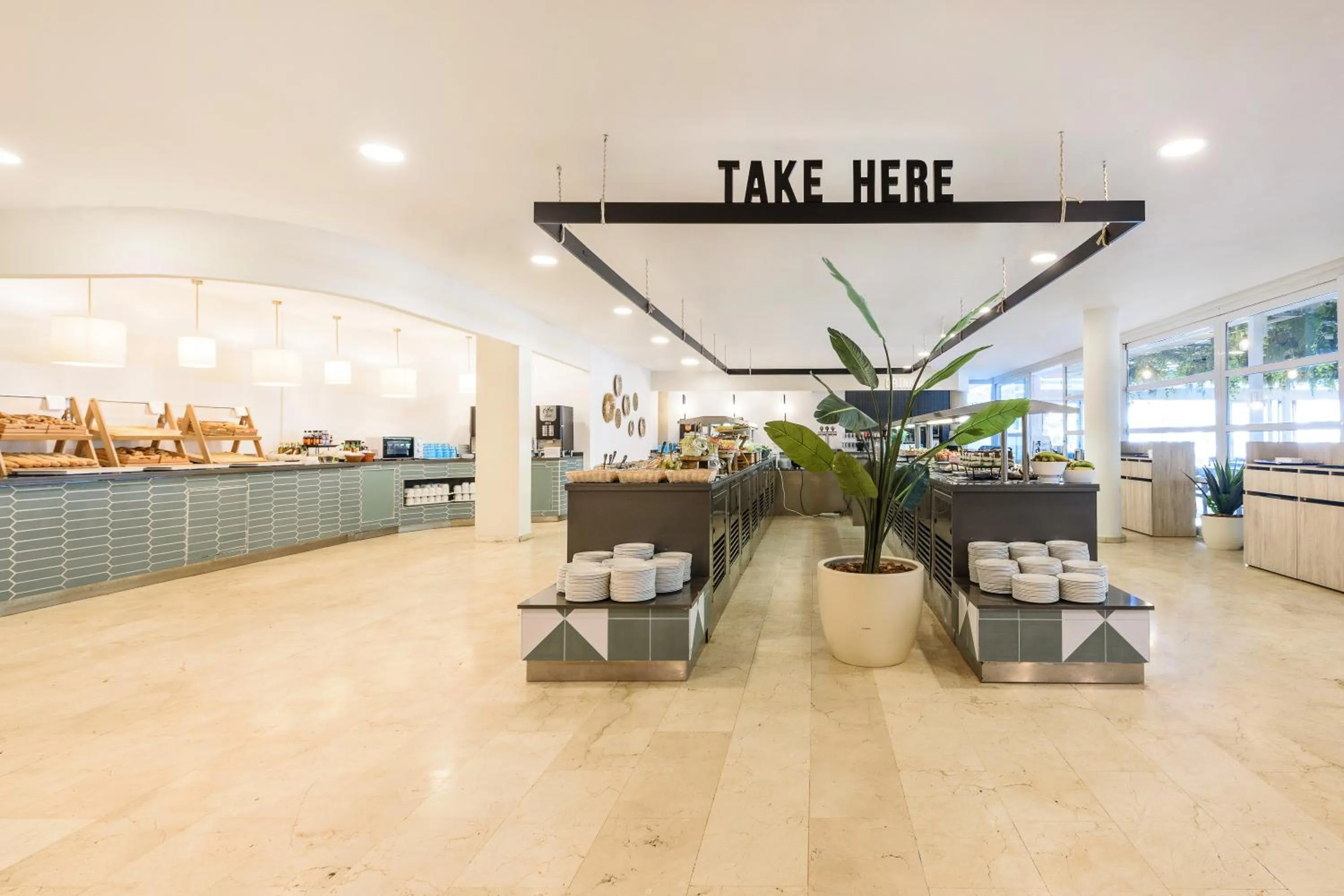 Food and drinks in FERGUS Club Palmanova Park