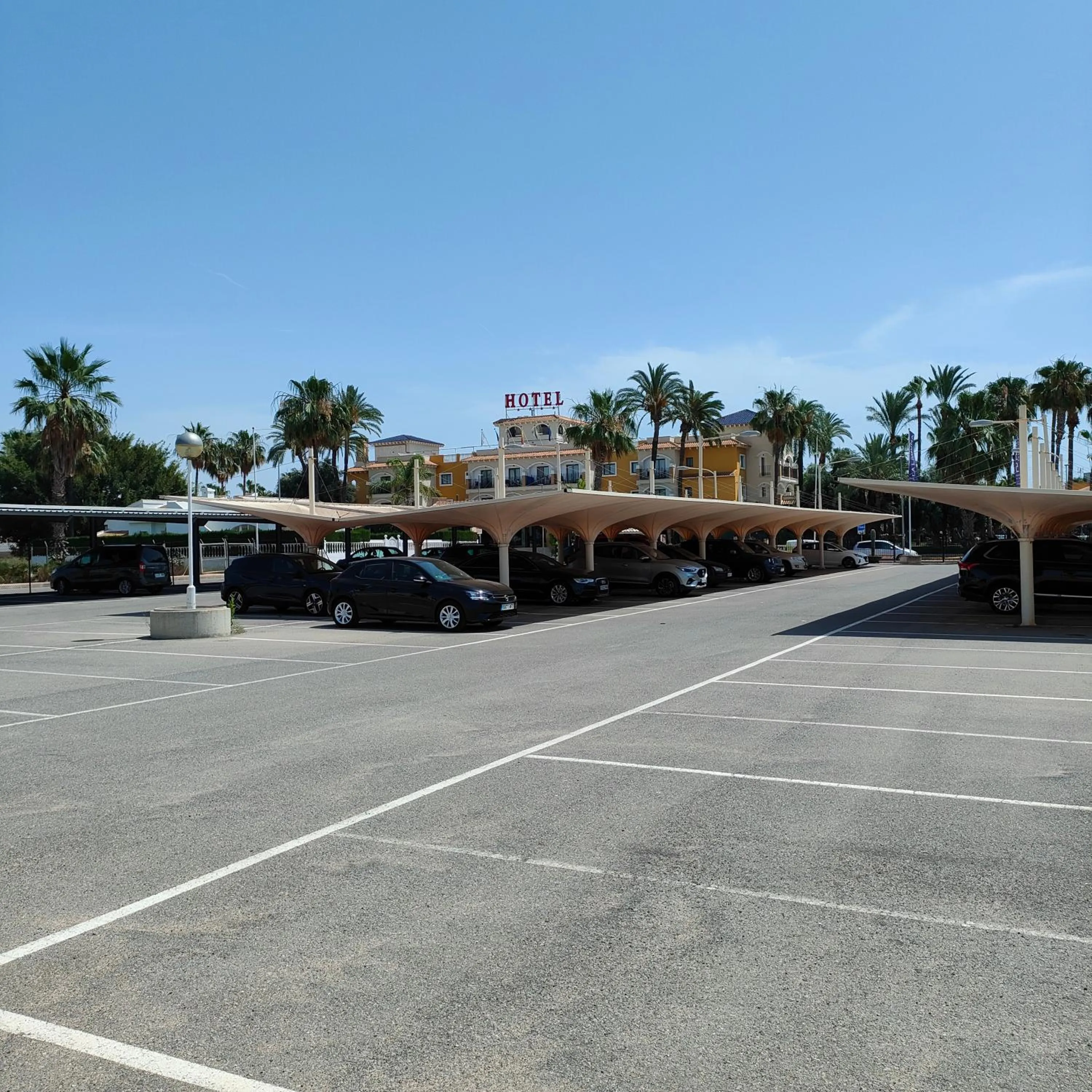 Parking in Hotel La Laguna Spa & Golf