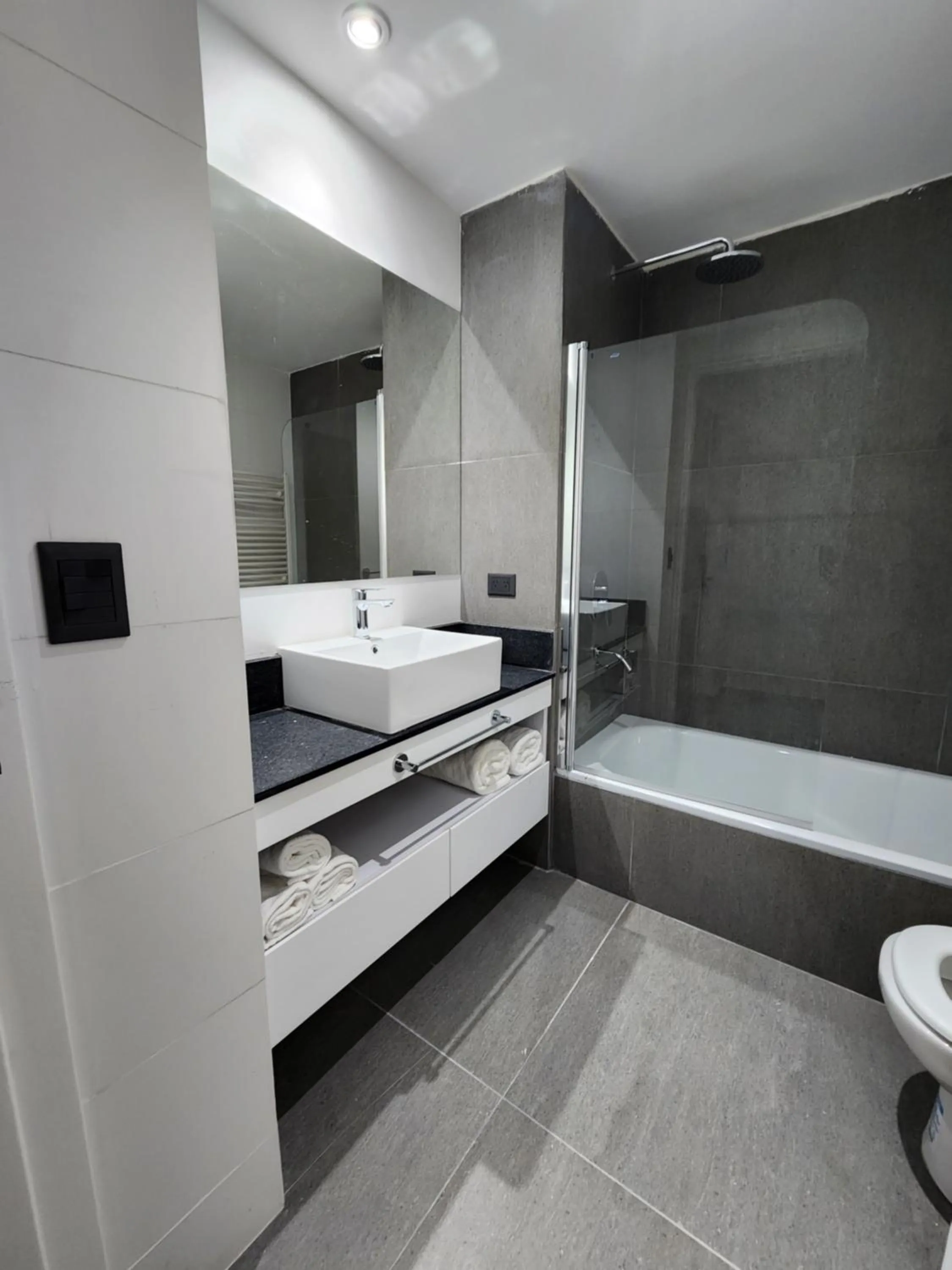 Shower in Loi Flats Neuquen, Edificio Talero