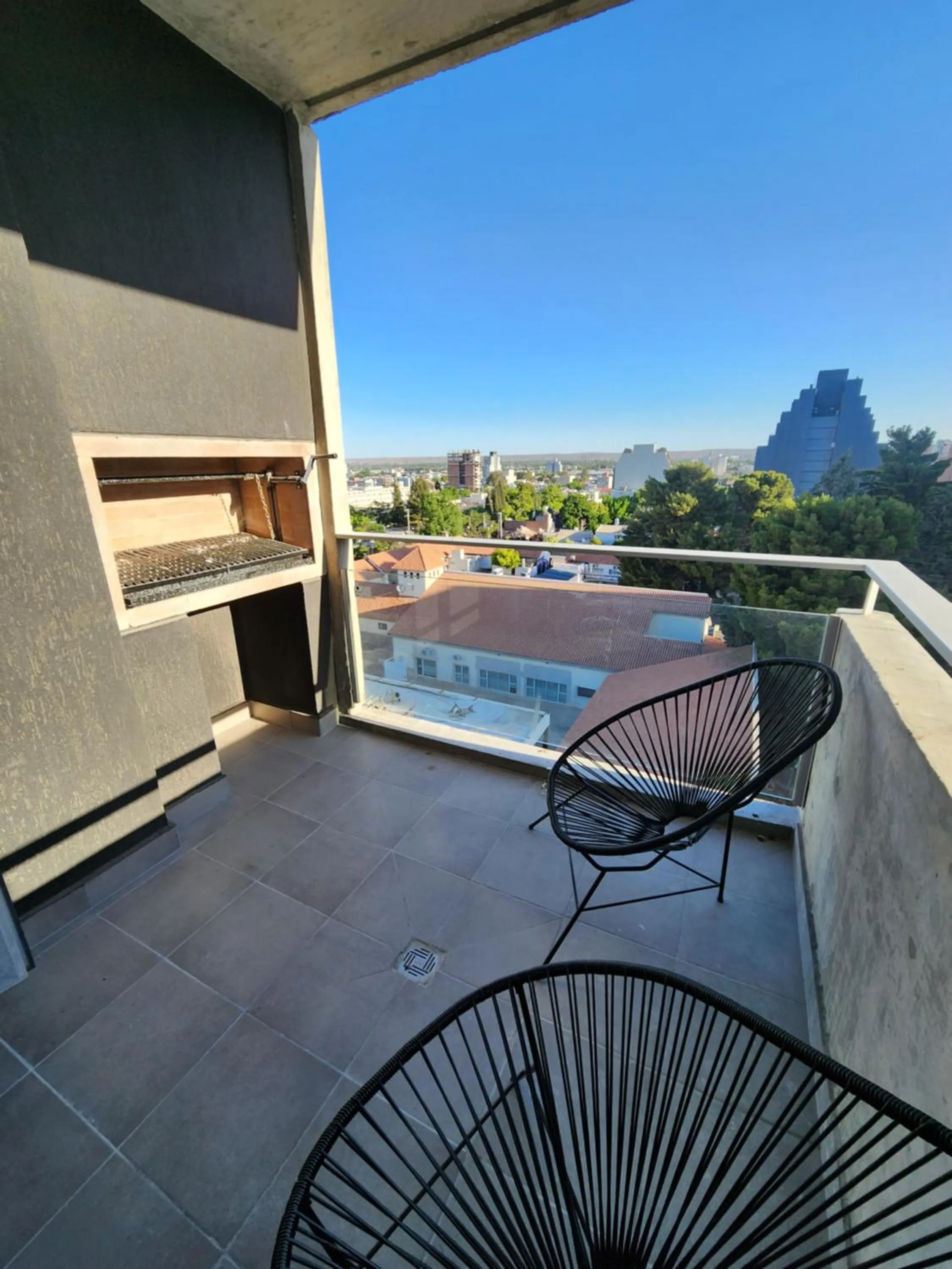 Day in Loi Flats Neuquen, Edificio Talero