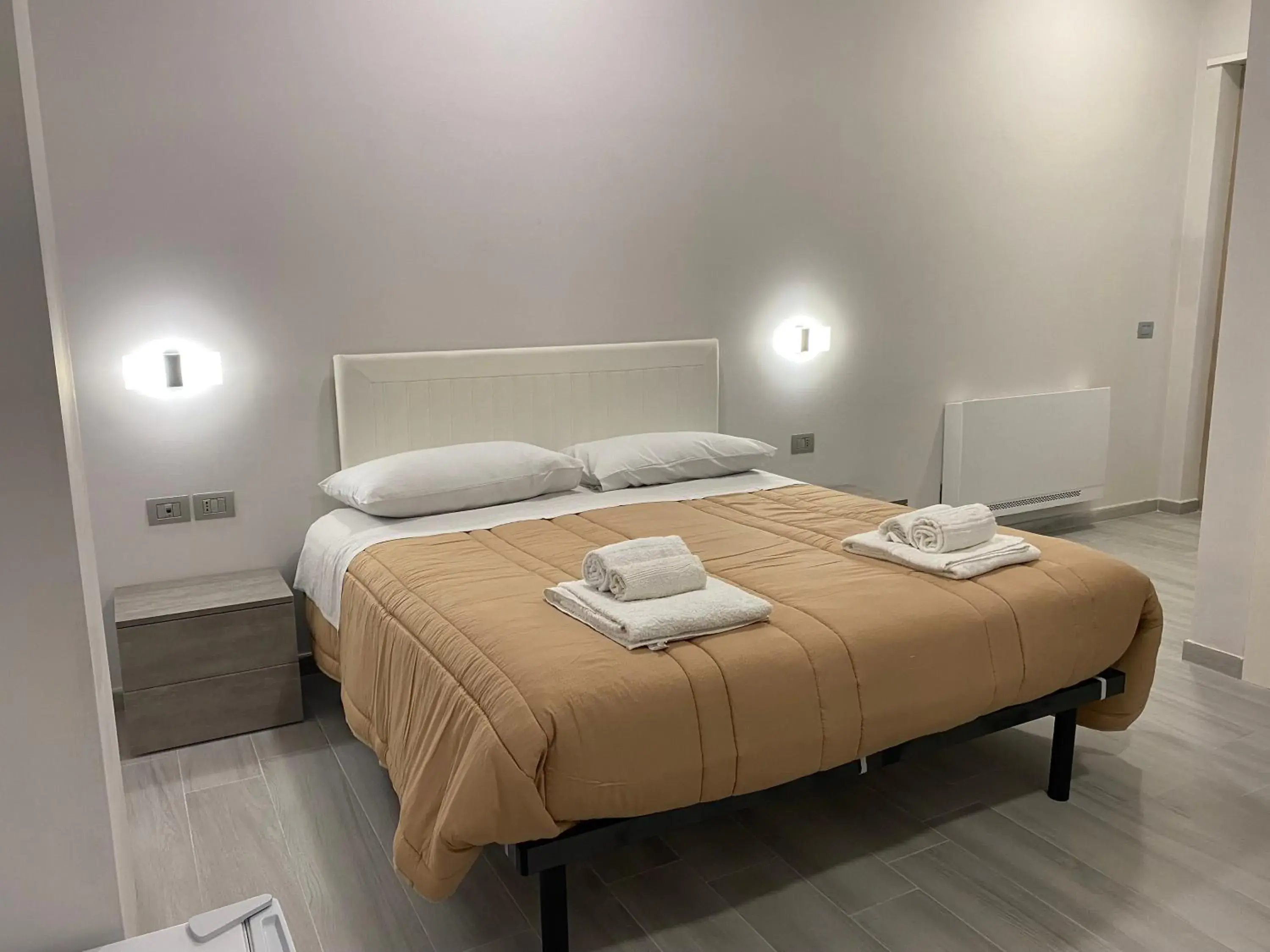 Large Double Room - single occupancy in Hotel Prestige Large Double Room - single occupancy in Hotel Prestige