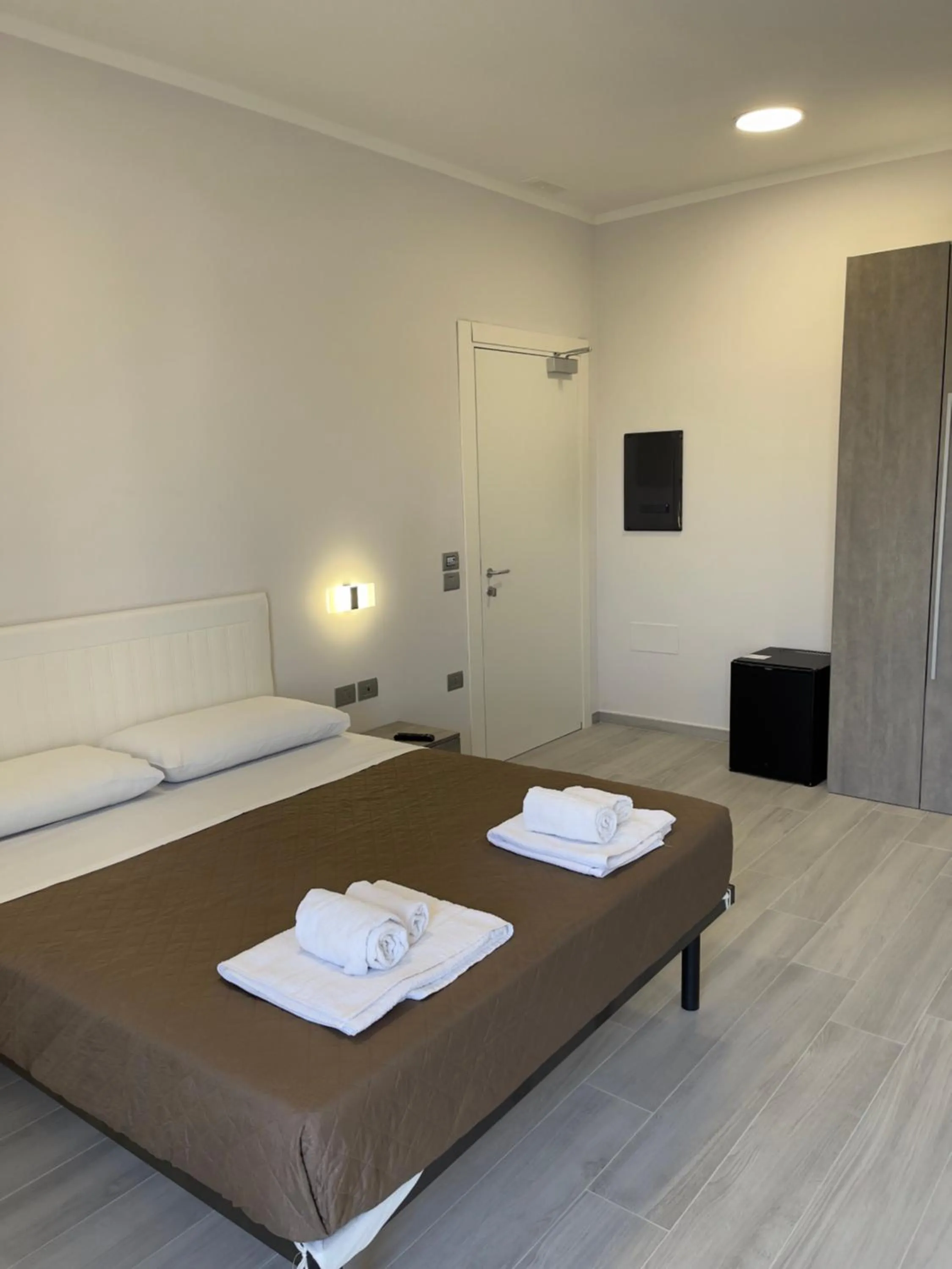Deluxe Double Room with Extra Bed in Hotel Prestige