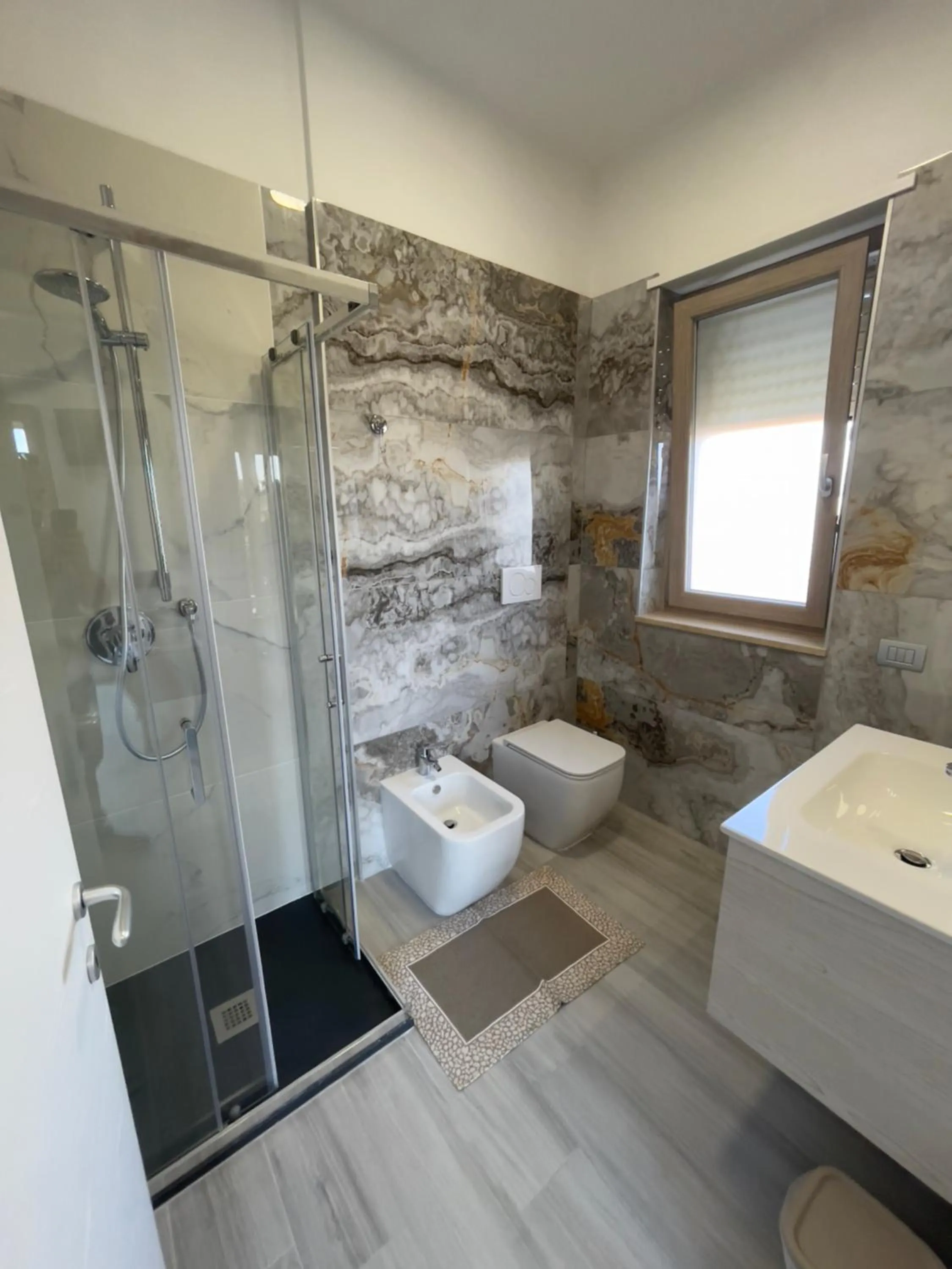 Shower in Hotel Prestige