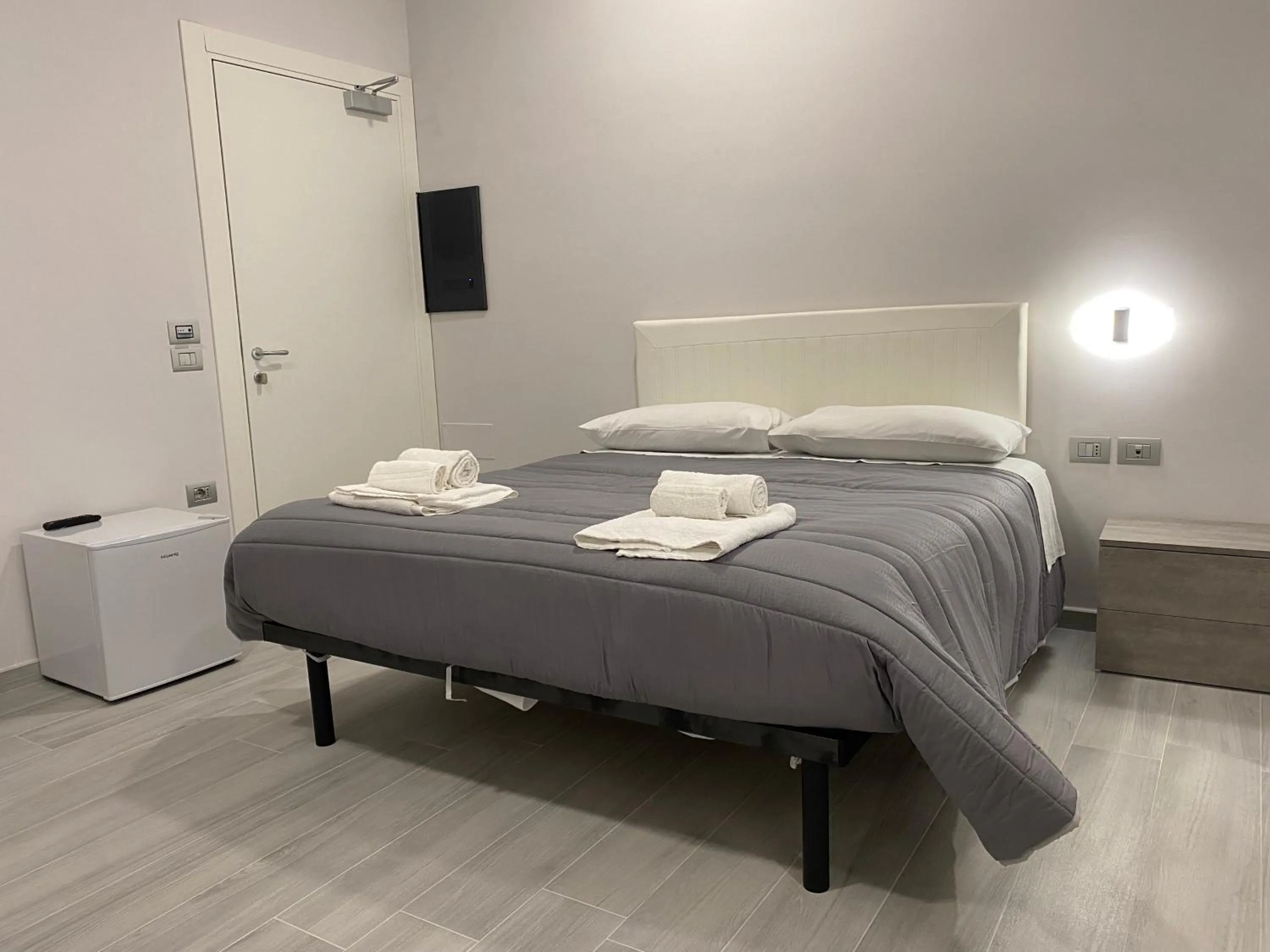 Large Double Room - single occupancy in Hotel Prestige